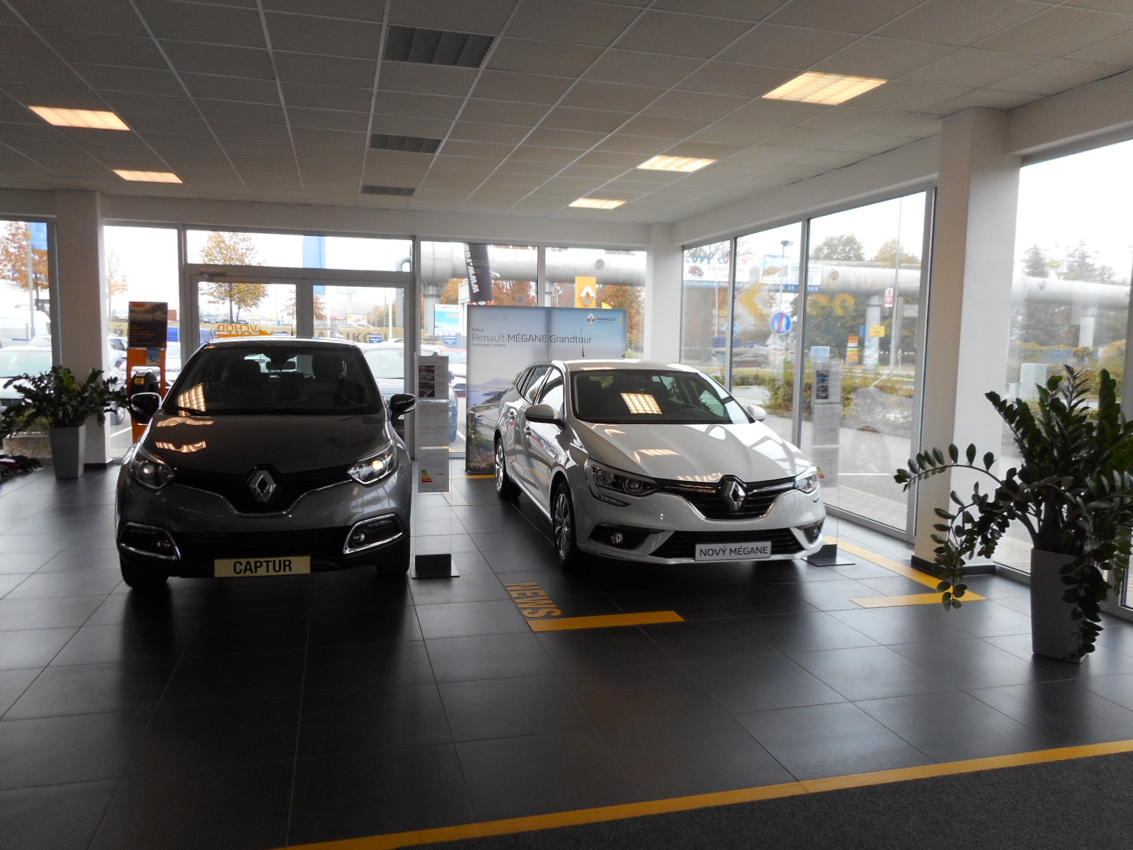 Auto Centrum Jih 2000 člen skupiny AUTO UH a.s. foto 2