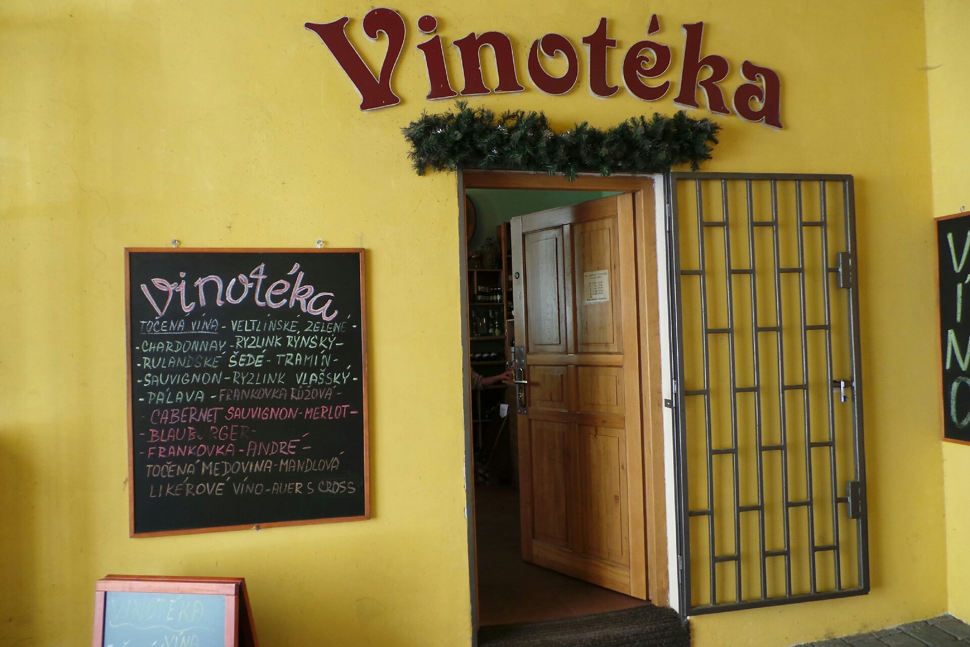 Vinotéka Na Bělidle foto 3