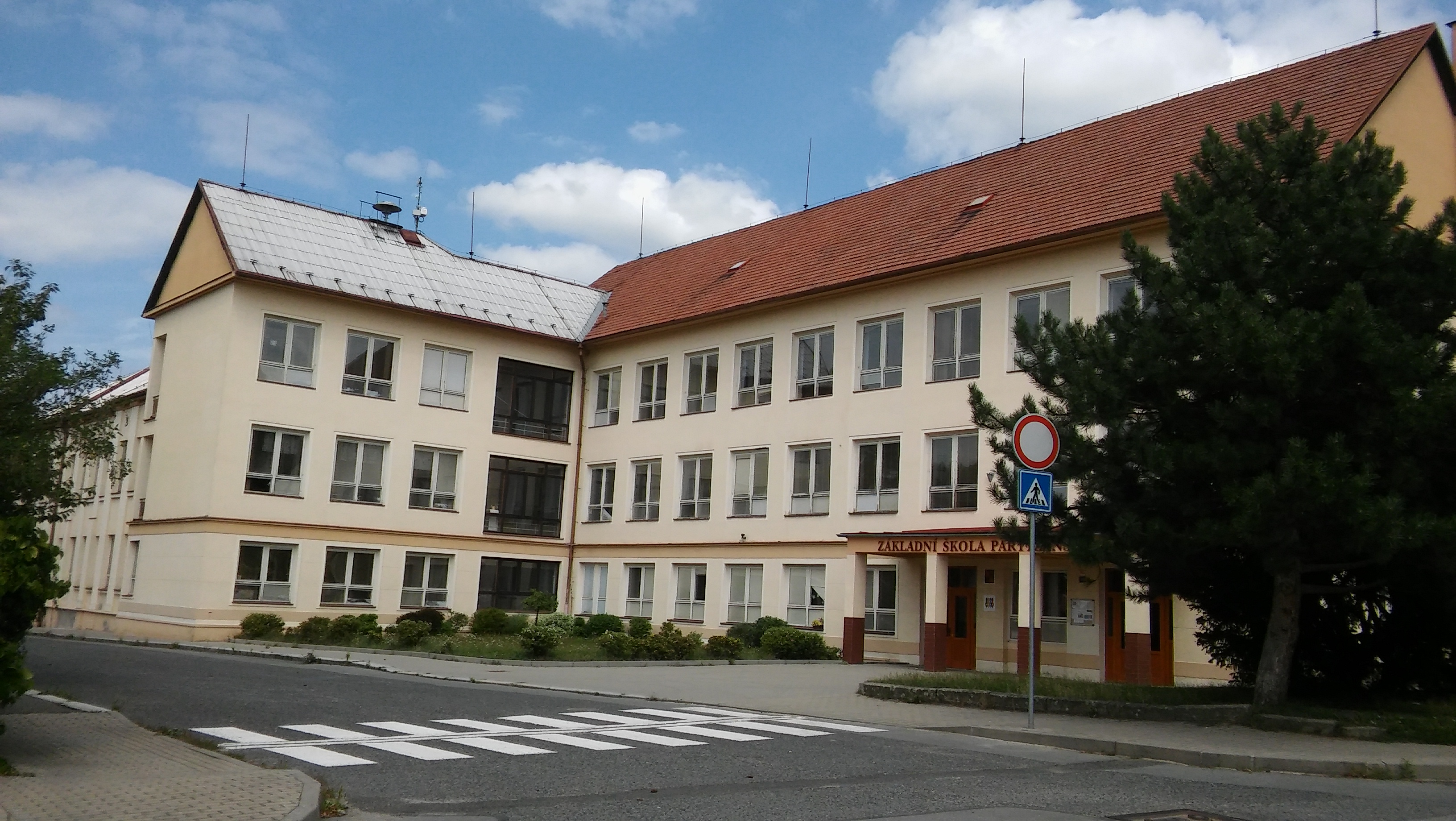 Základní škola, Česká Lípa, Partyzánská 1053 foto 2