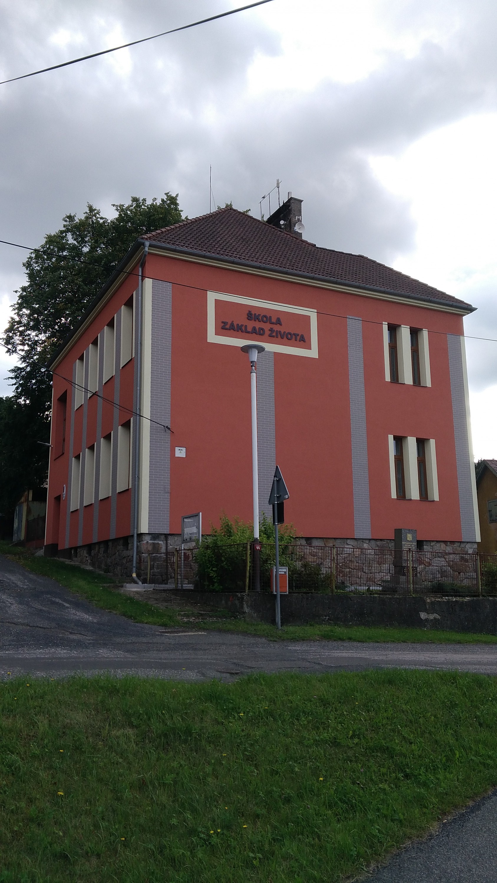 Malá Víska - obecní úřad foto 2