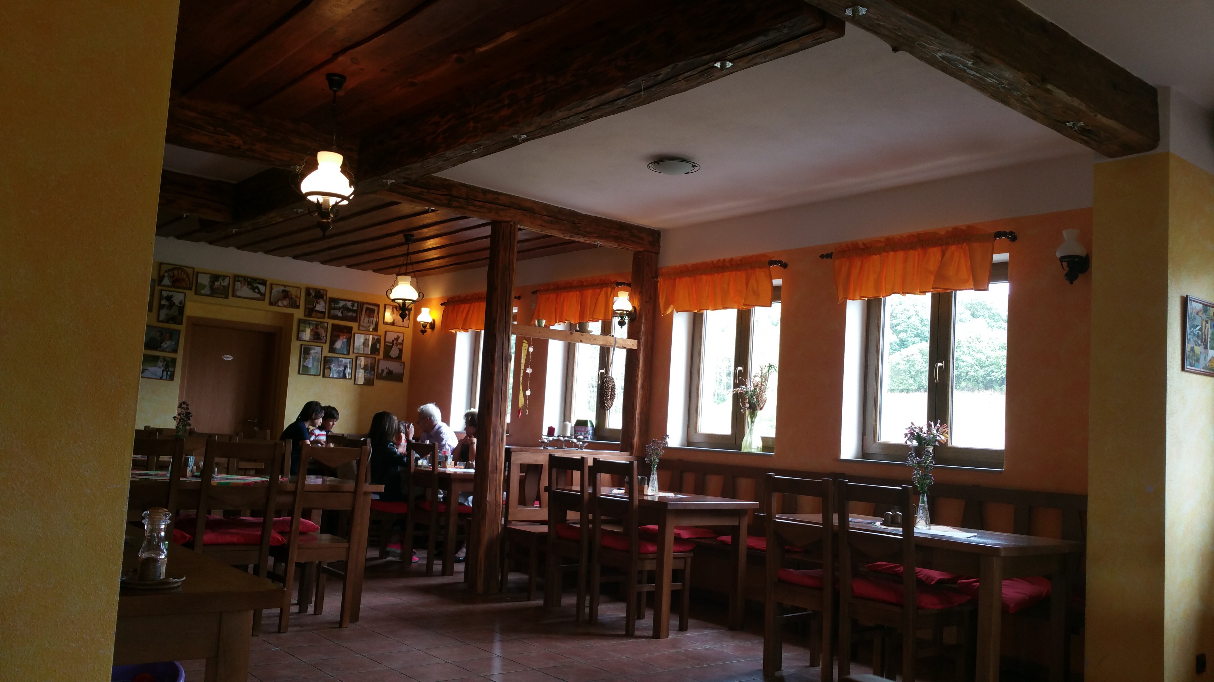 Restaurace Podveský mlýn foto 4