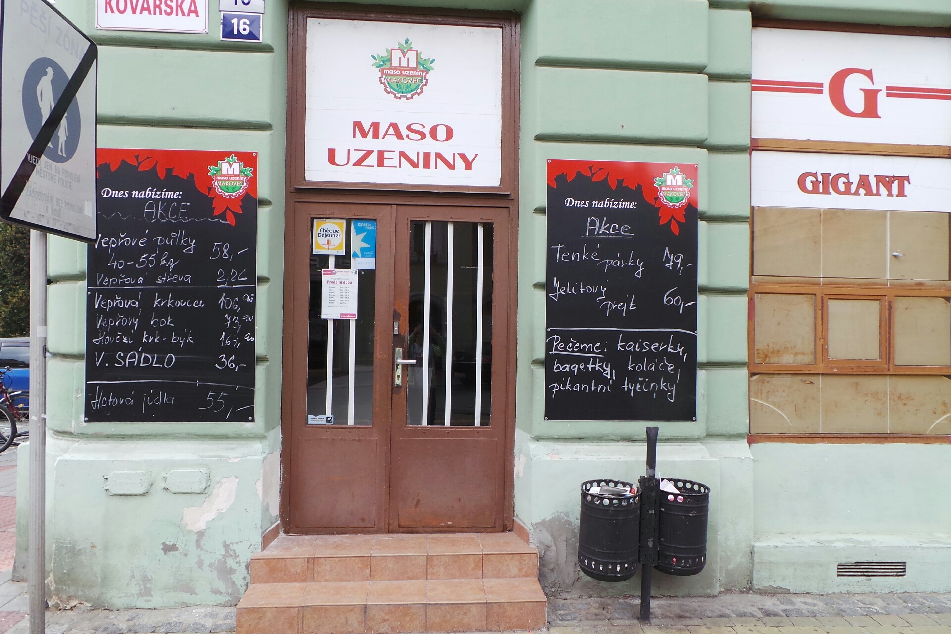 Makovec - maso uzeniny foto 2