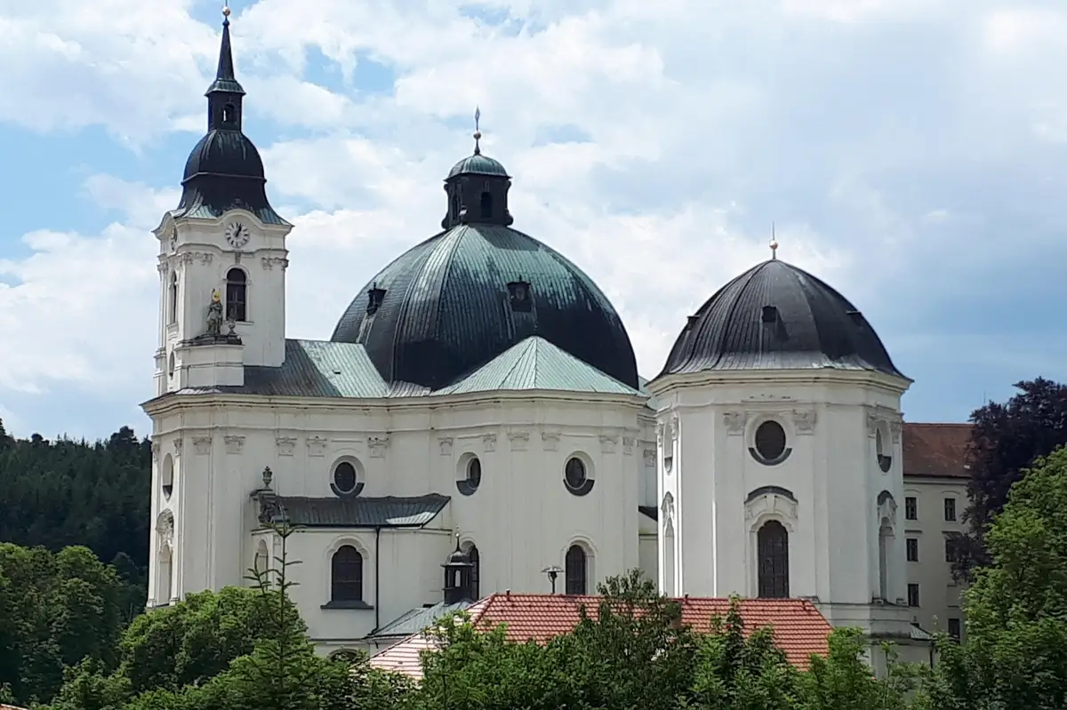 Římskokatolická farnost Křtiny