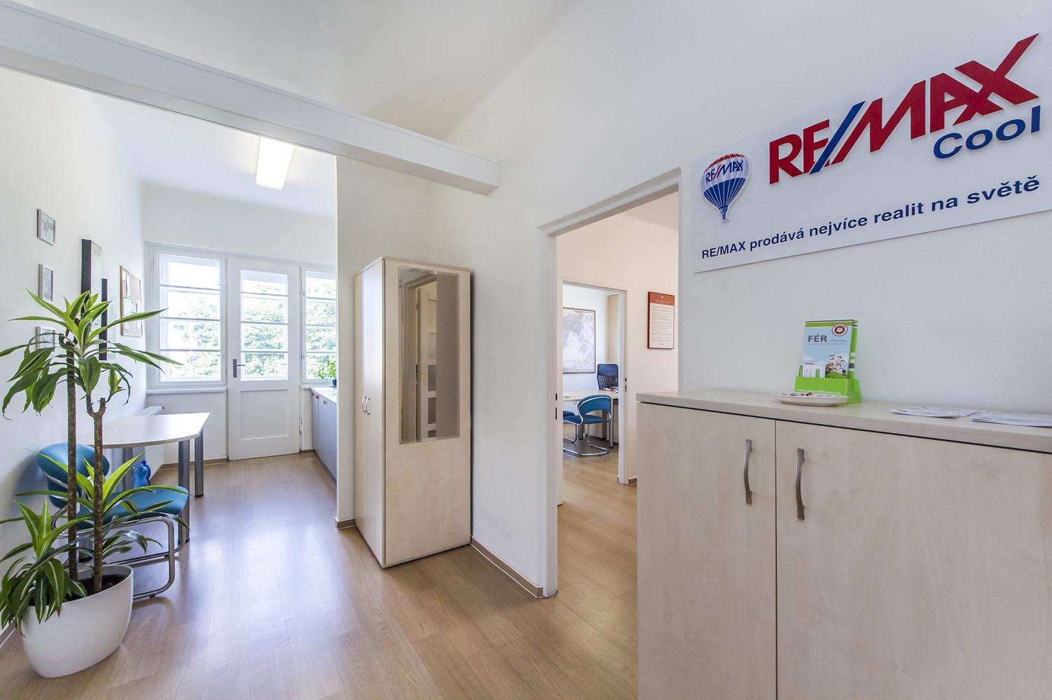 RE/MAX Cool