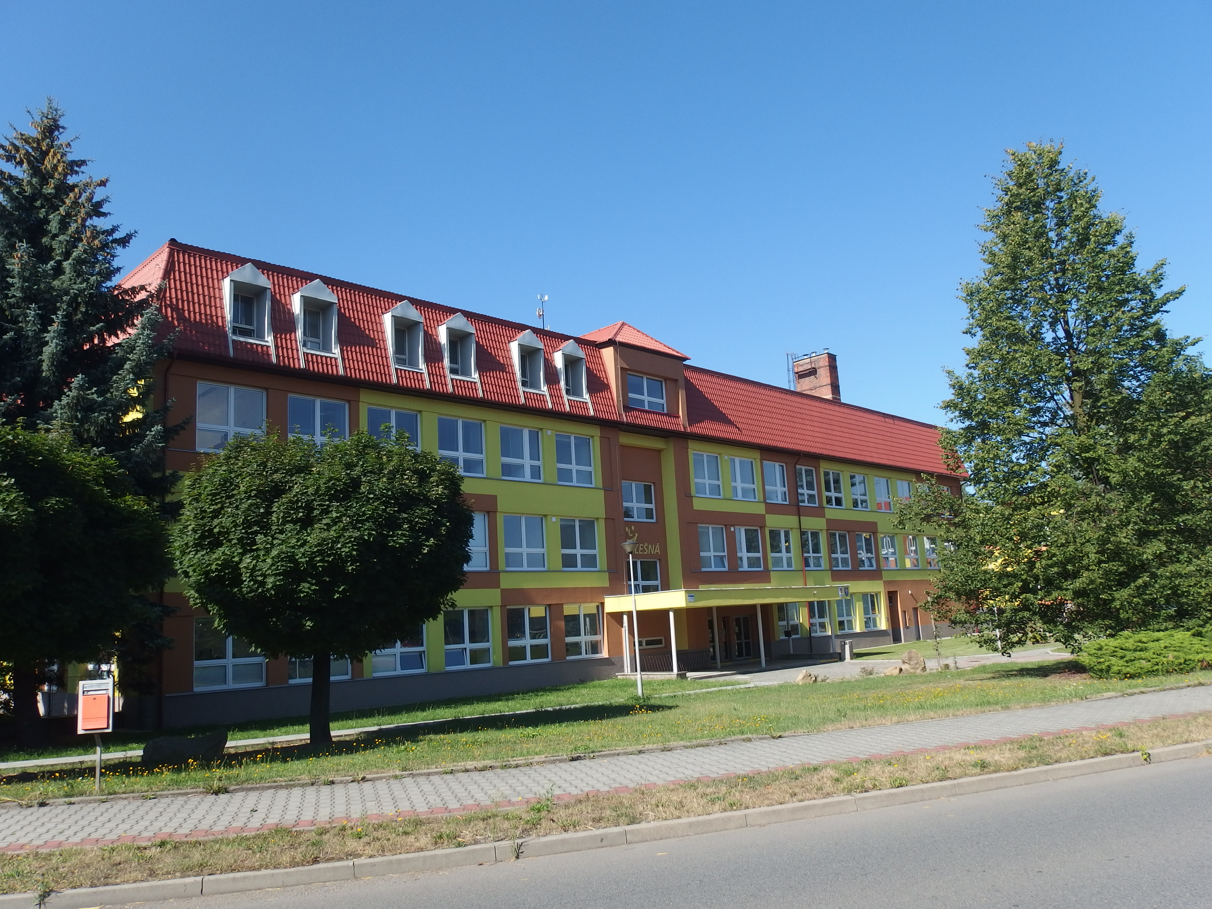 ZUŠ Alfréda Radoka, Lešná