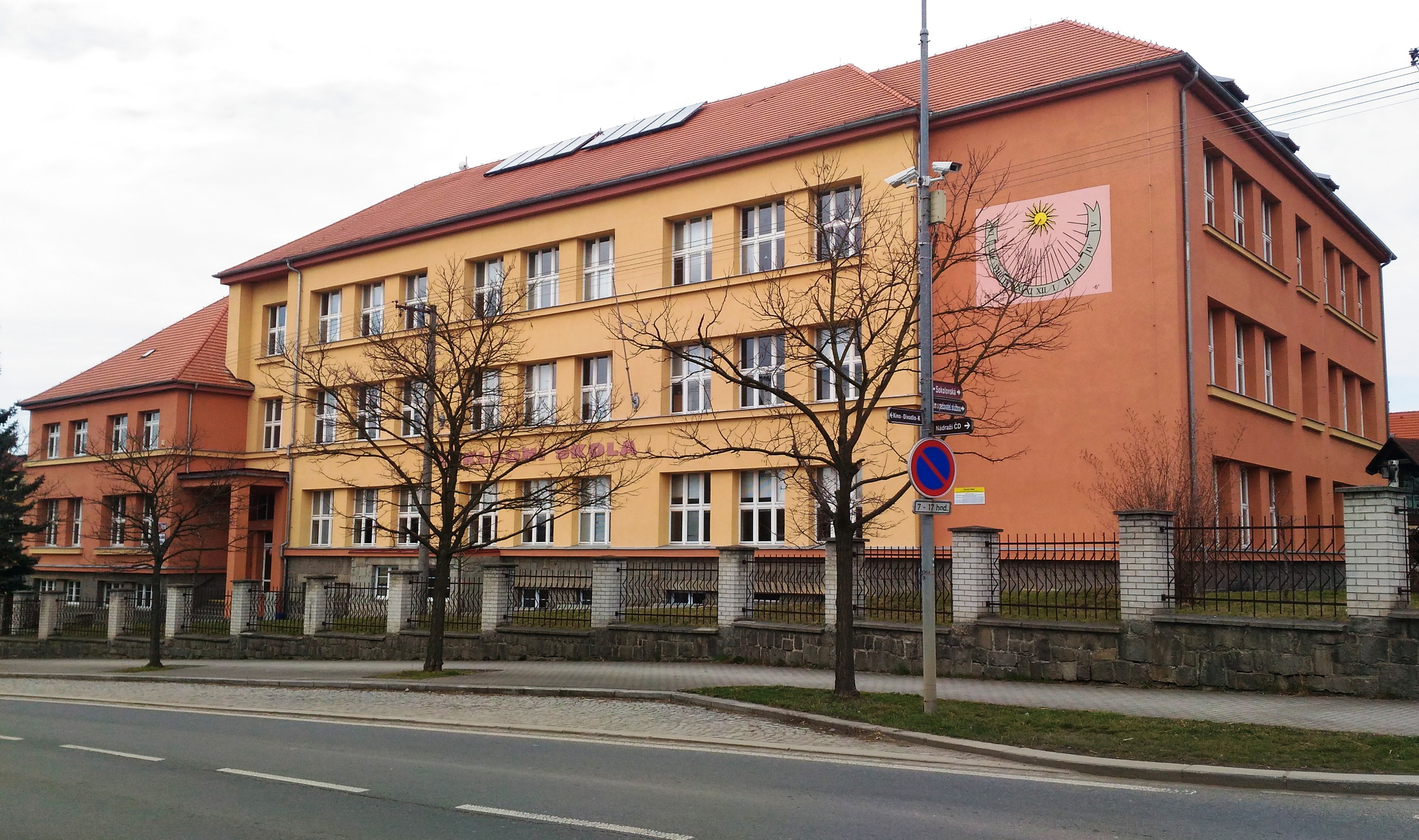 ZŠ Dobřany, třída 1. máje foto 4