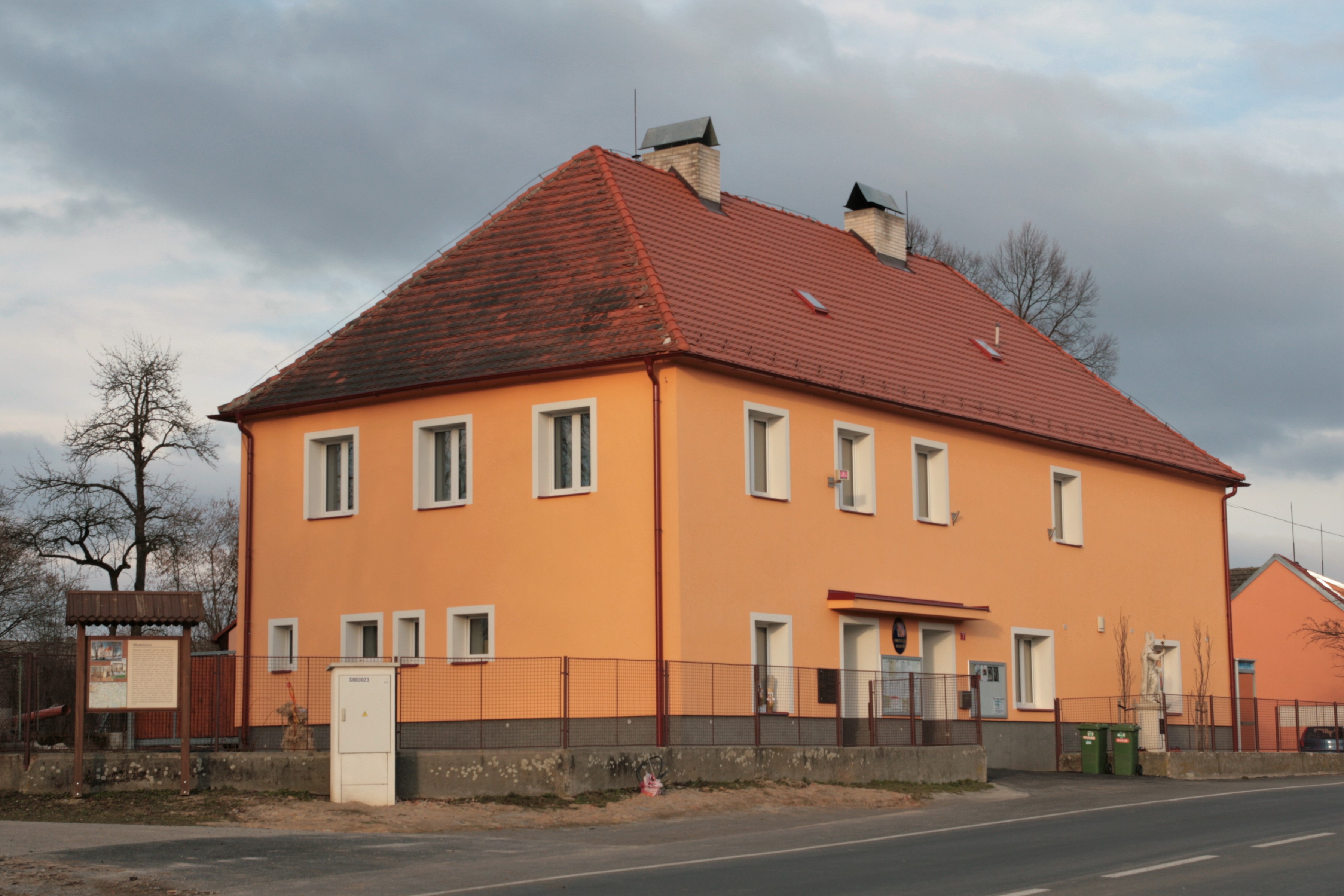 Mladošovice - obecní úřad foto 2