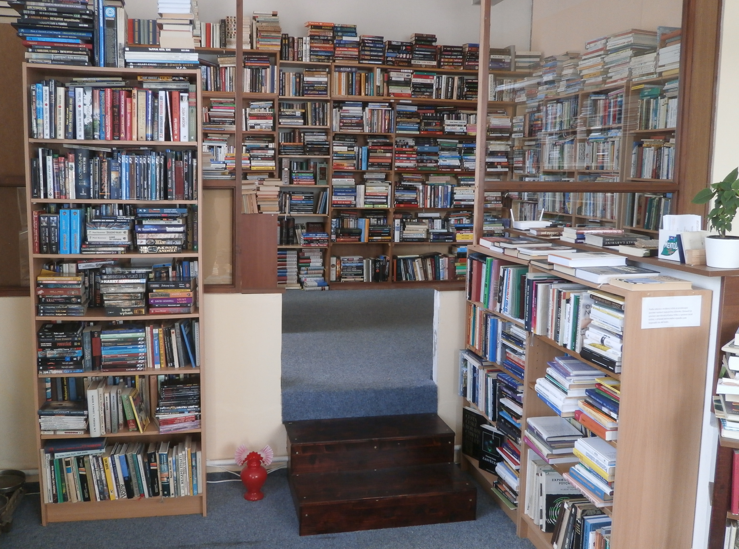 Antikvariát u kostela foto 5