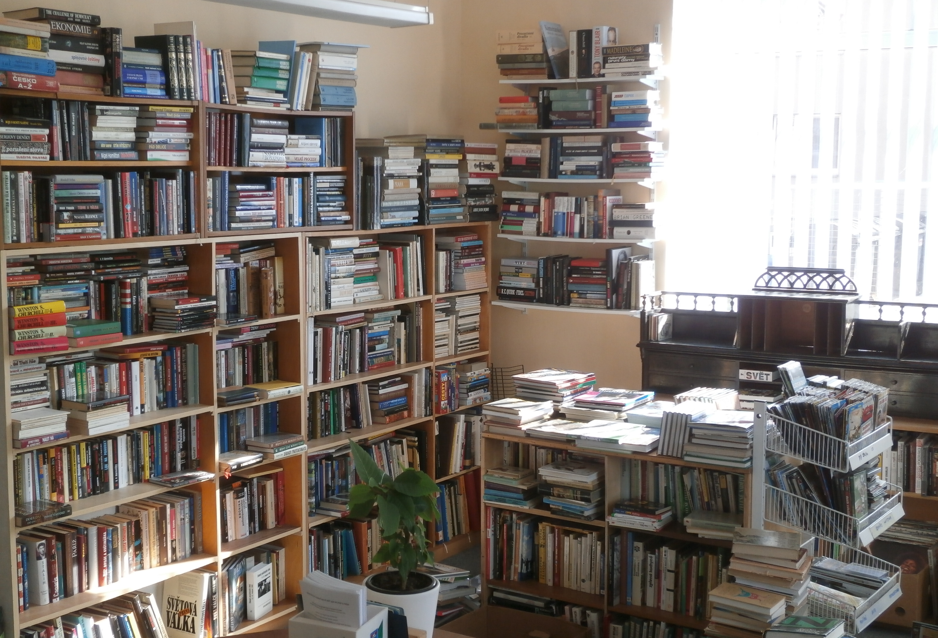 Antikvariát u kostela foto 4