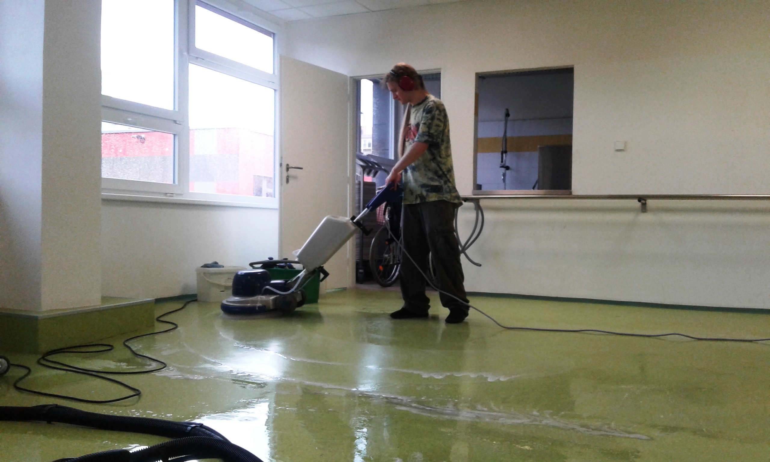 Clean HOUSE - privátní a komerční čistící služby foto 3