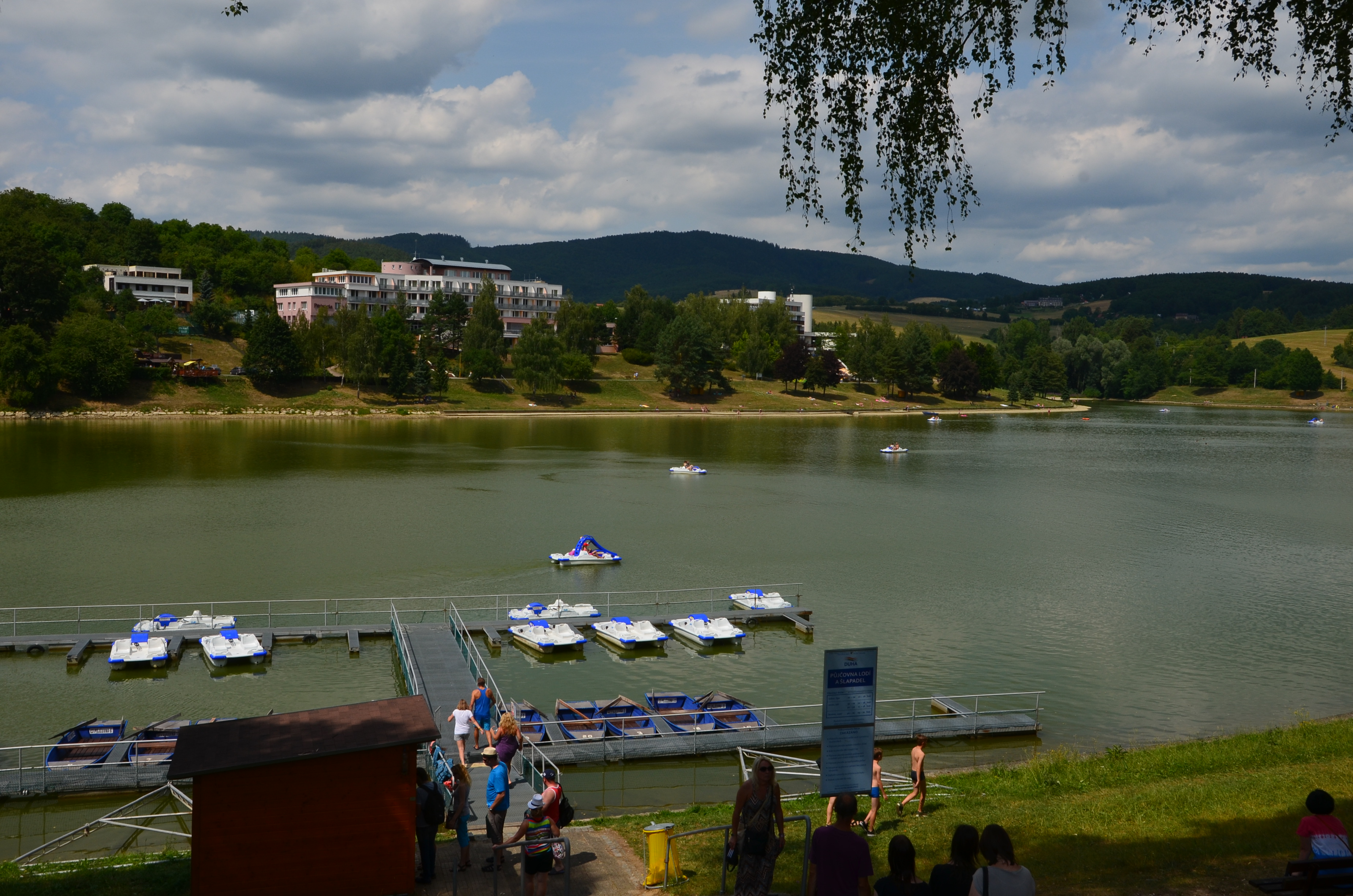 Půjčovna lodiček a šlapadel v. n. Luhačovice foto 2