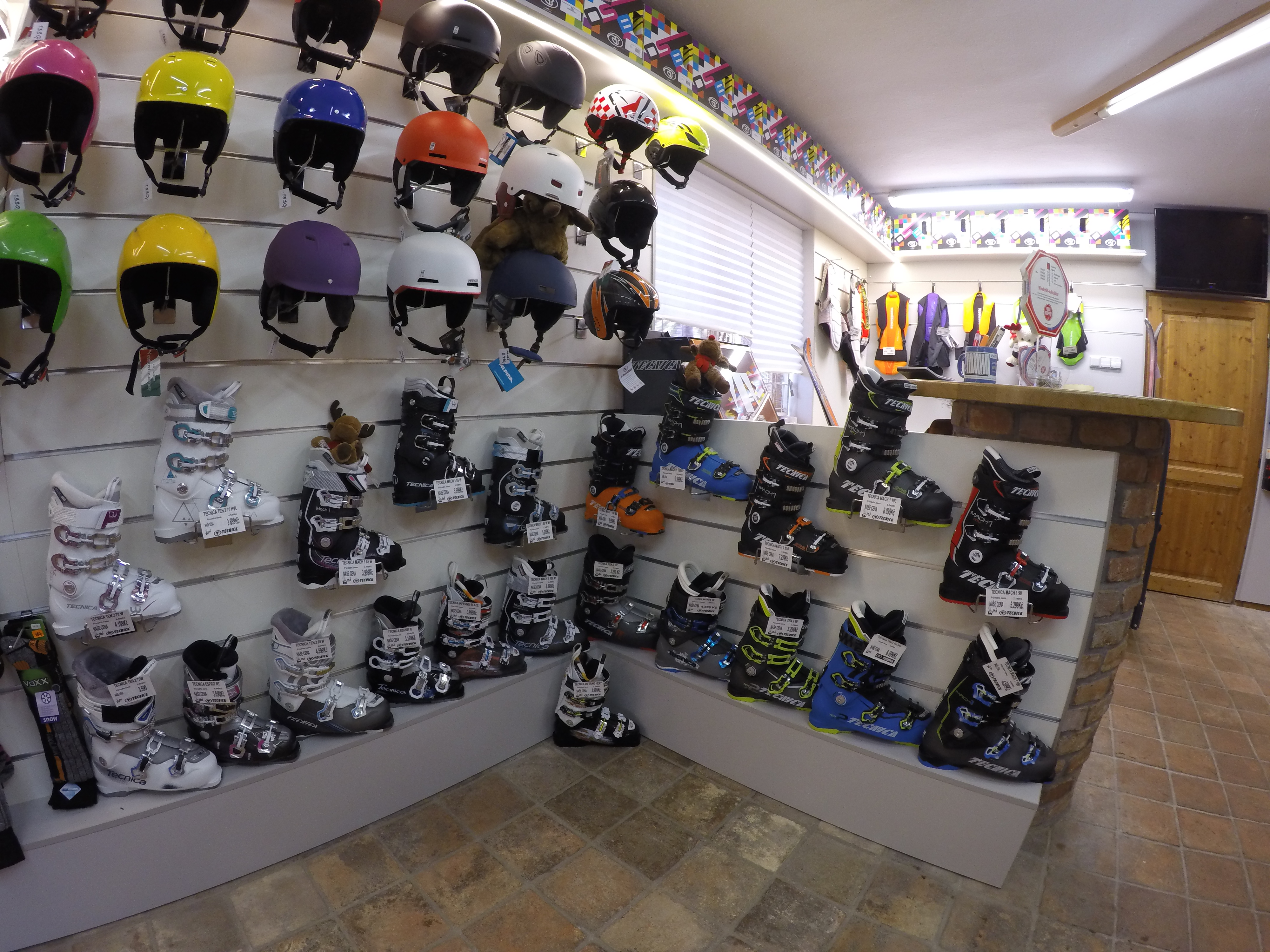 WIKI prodejna a půjčovna sportovních potřeb foto 3