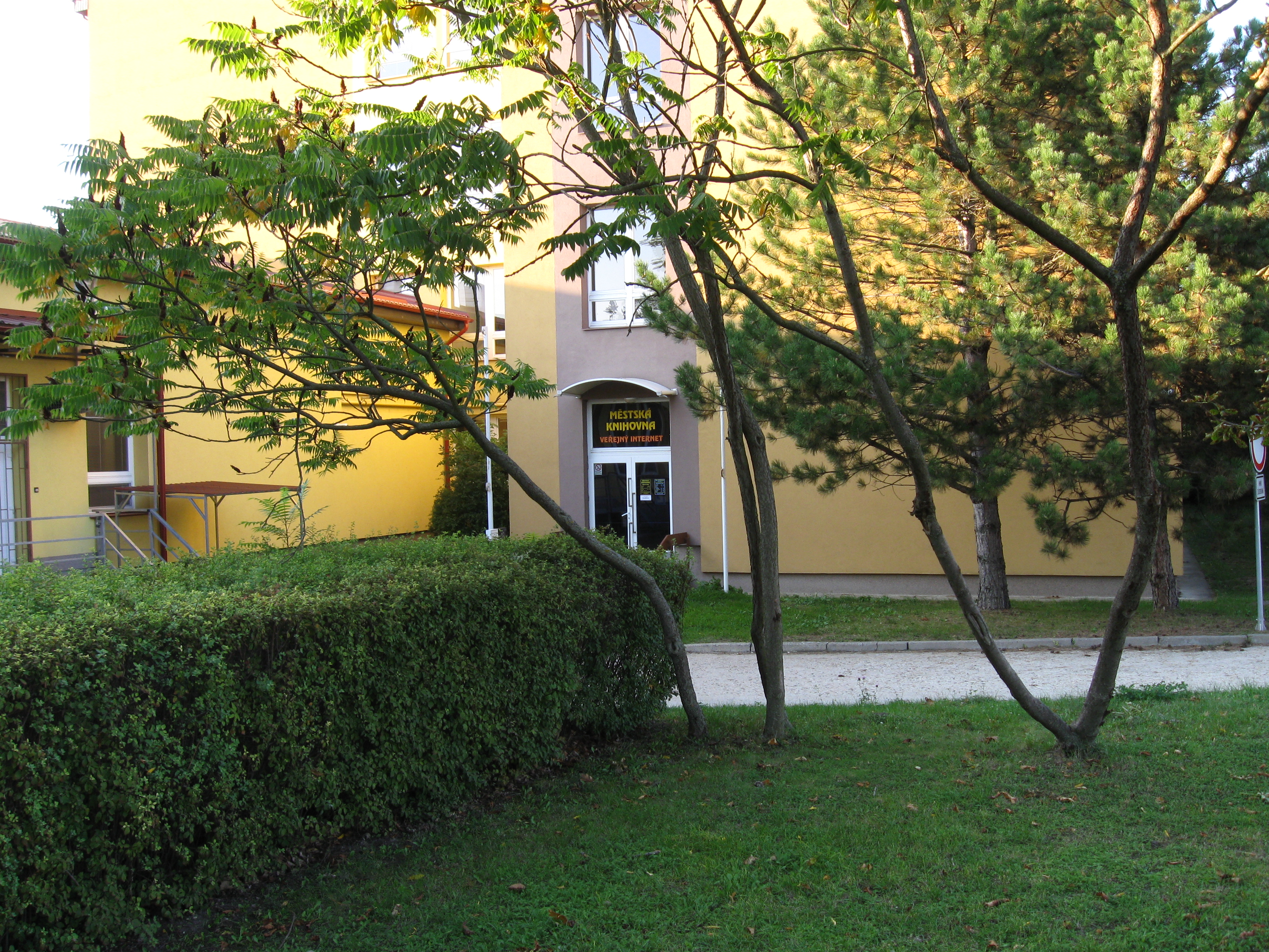 Městská knihovna Velké Bílovice foto 2