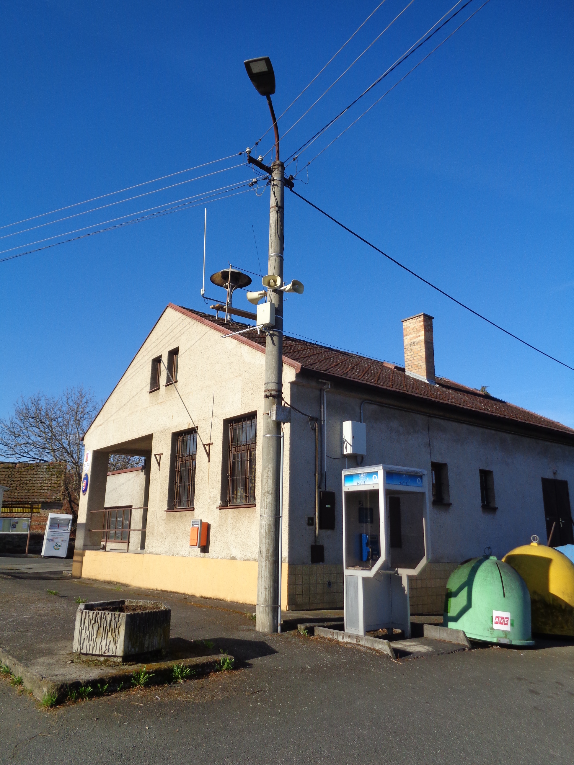 Křenice - obecní úřad foto 2