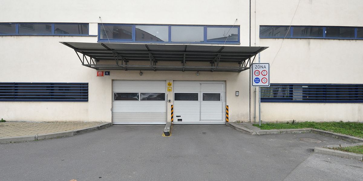 MR.PARKIT - Parking Pešlova 363/5 foto 3