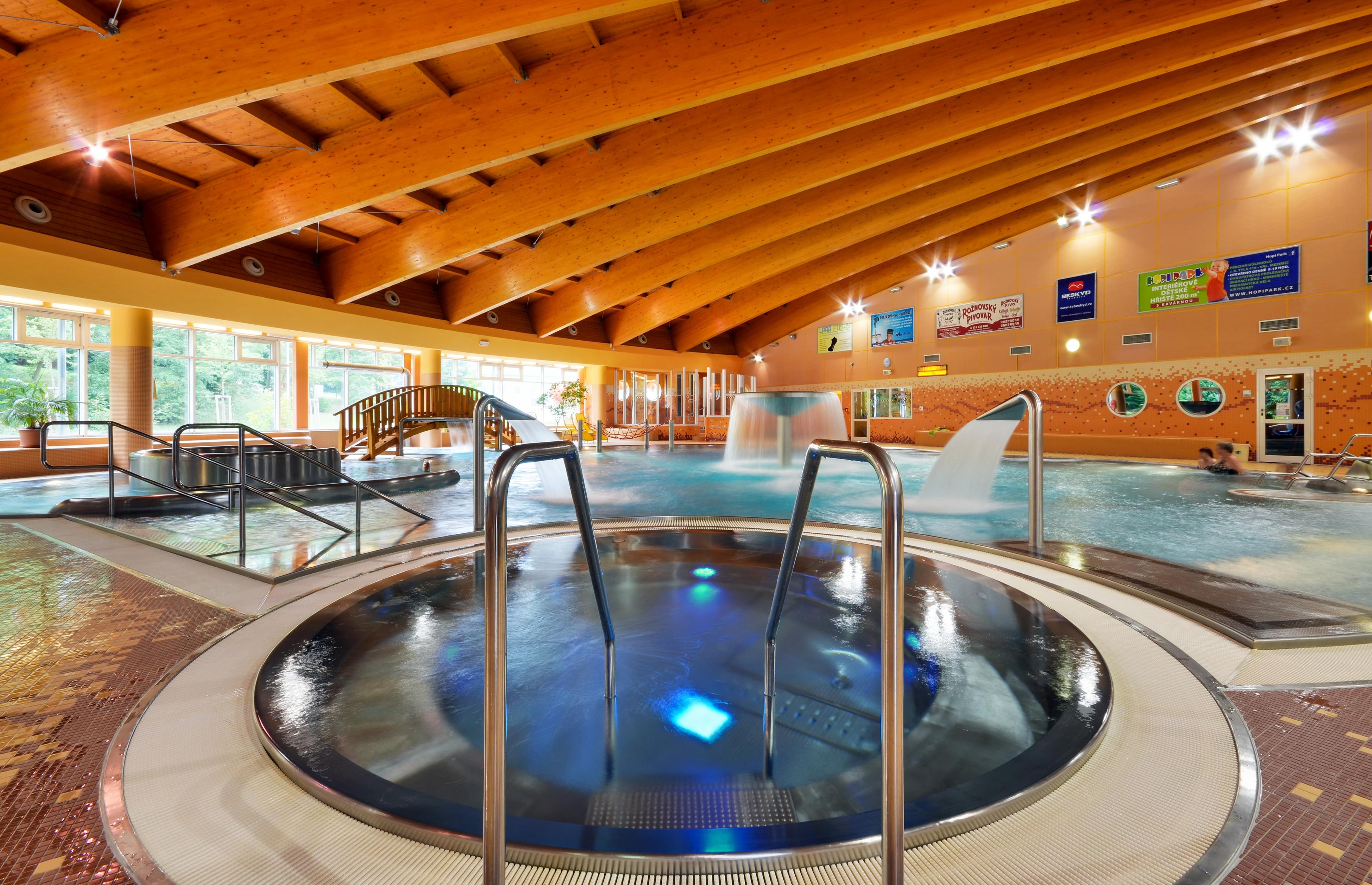 Krytý bazén Valašské Meziříčí foto 2