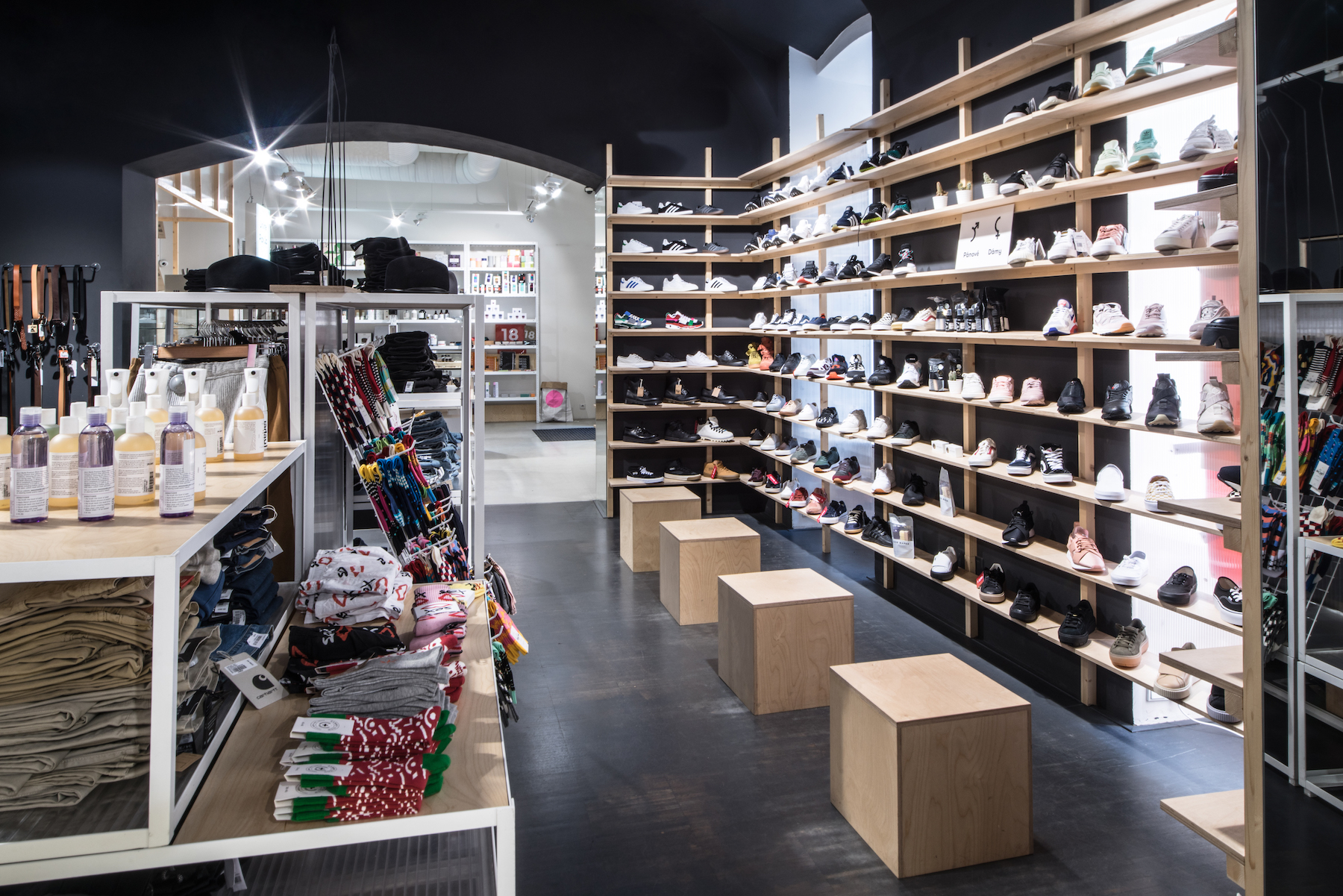 Freshlabels Flagship Store foto 3