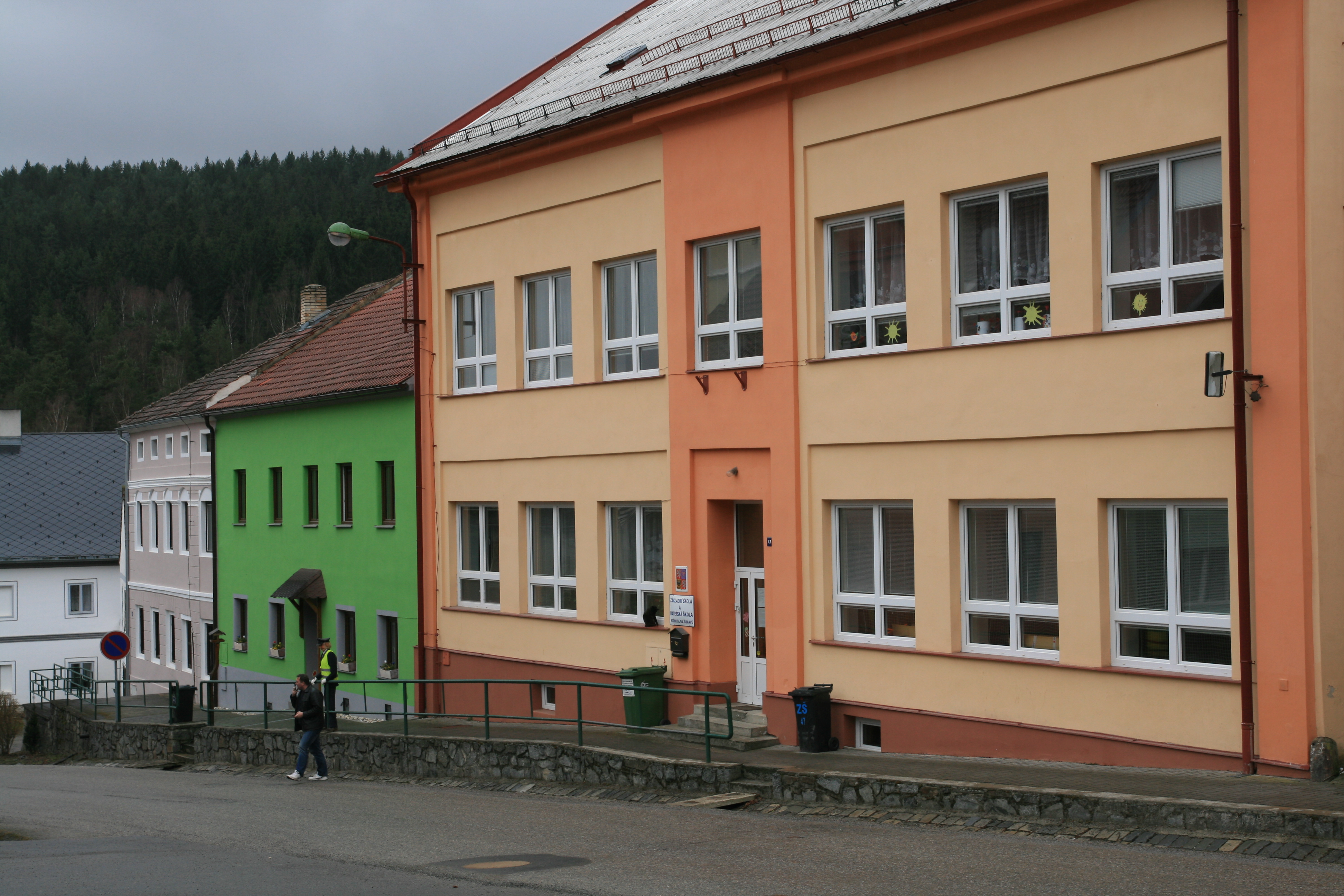 ZŠ a MŠ Rožmitál na Šumavě, okres Český Krumlov foto 2