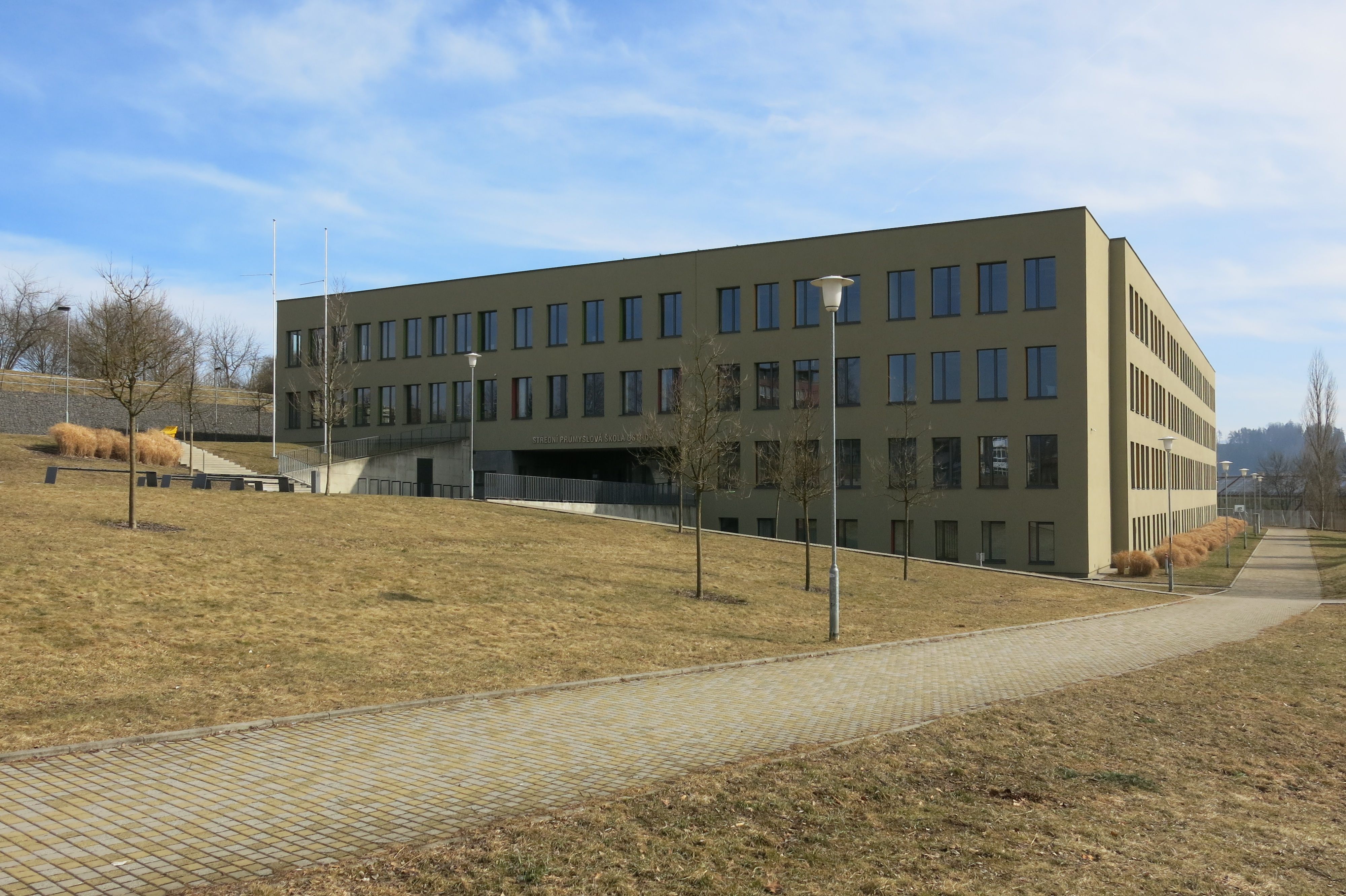 Střední průmyslová škola Ostrov foto 2