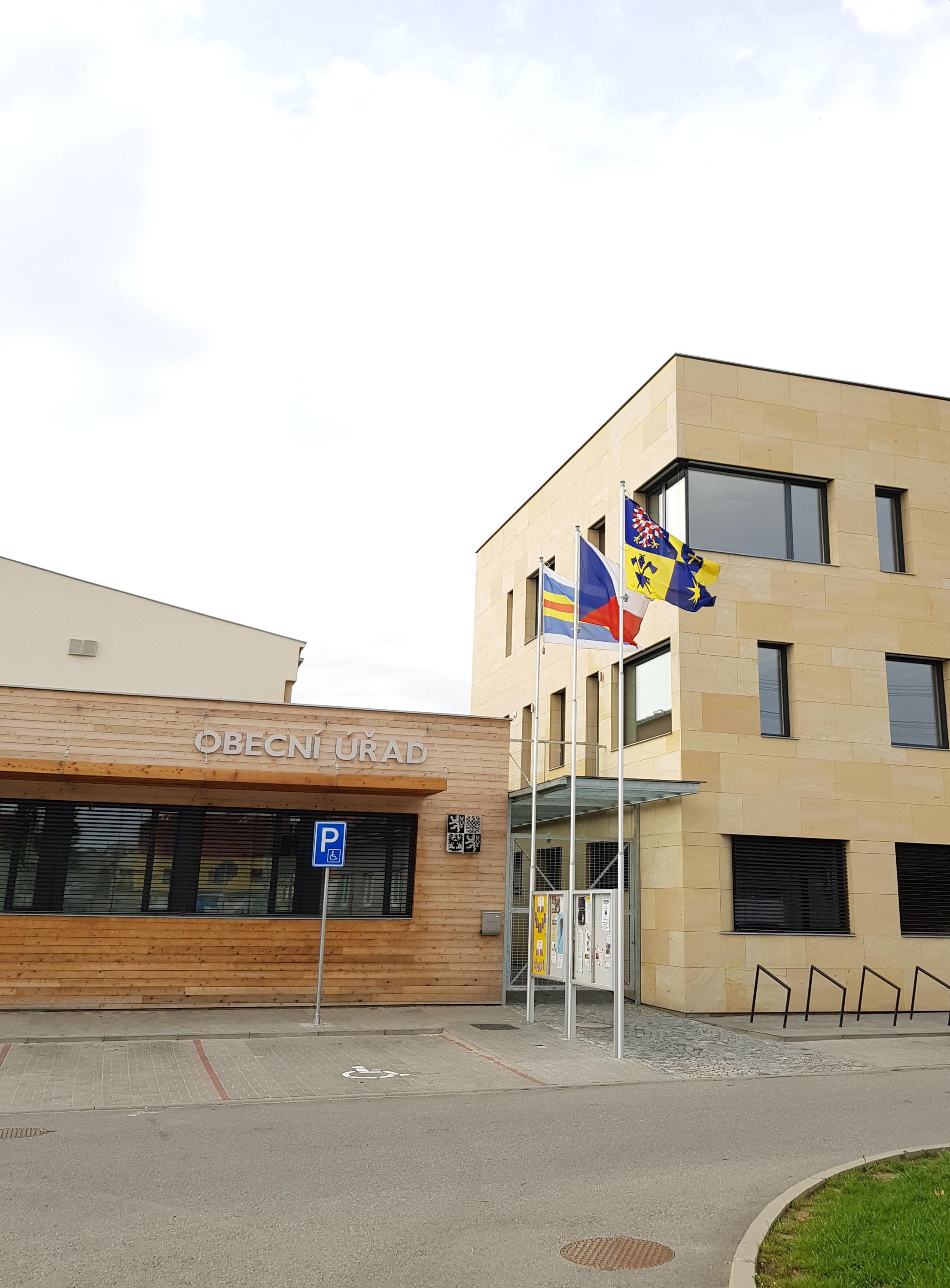 Ostrožská Nová Ves - obecní úřad foto 2