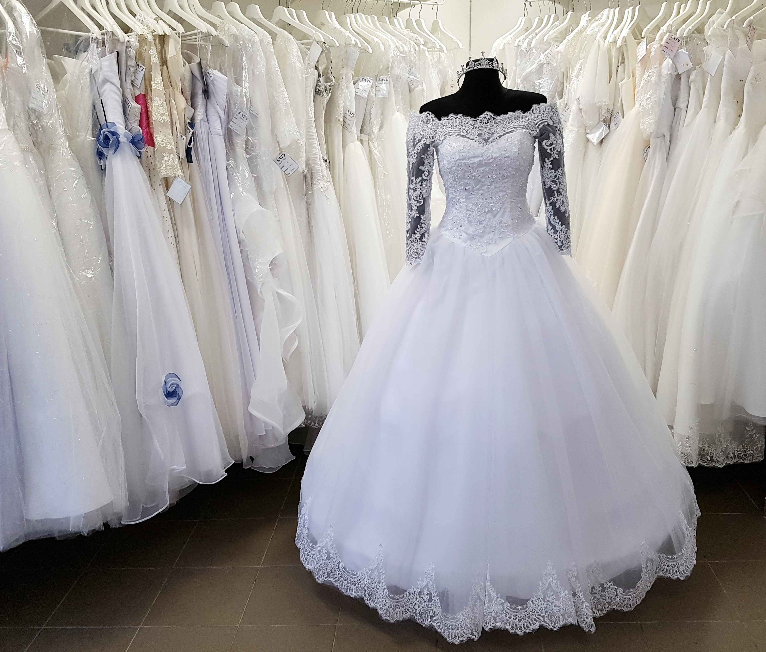 ŠATY -  Půjčovna, prodejna, komise foto 2