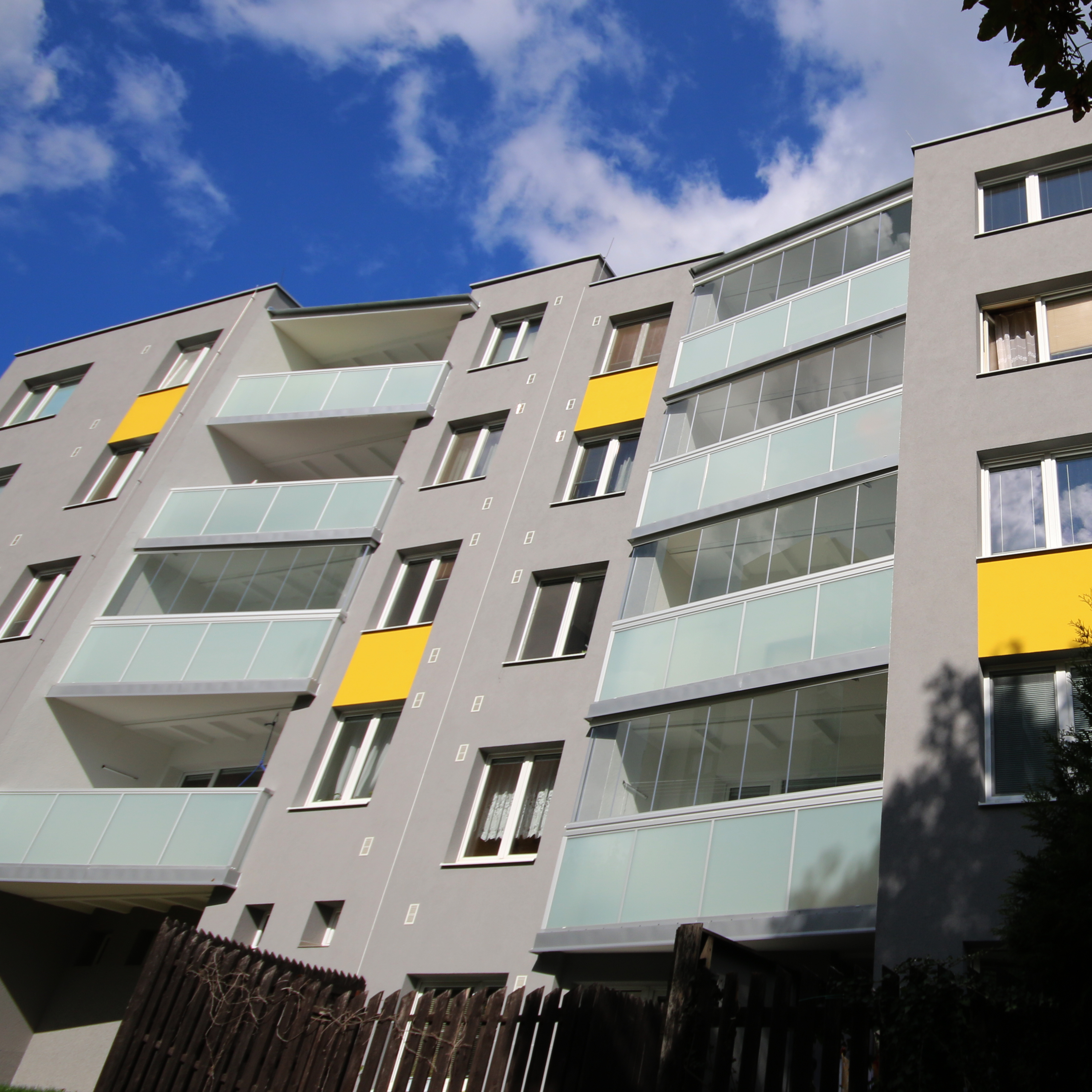 Zasklívání lodžií CABAL Moravia s.r.o foto 4