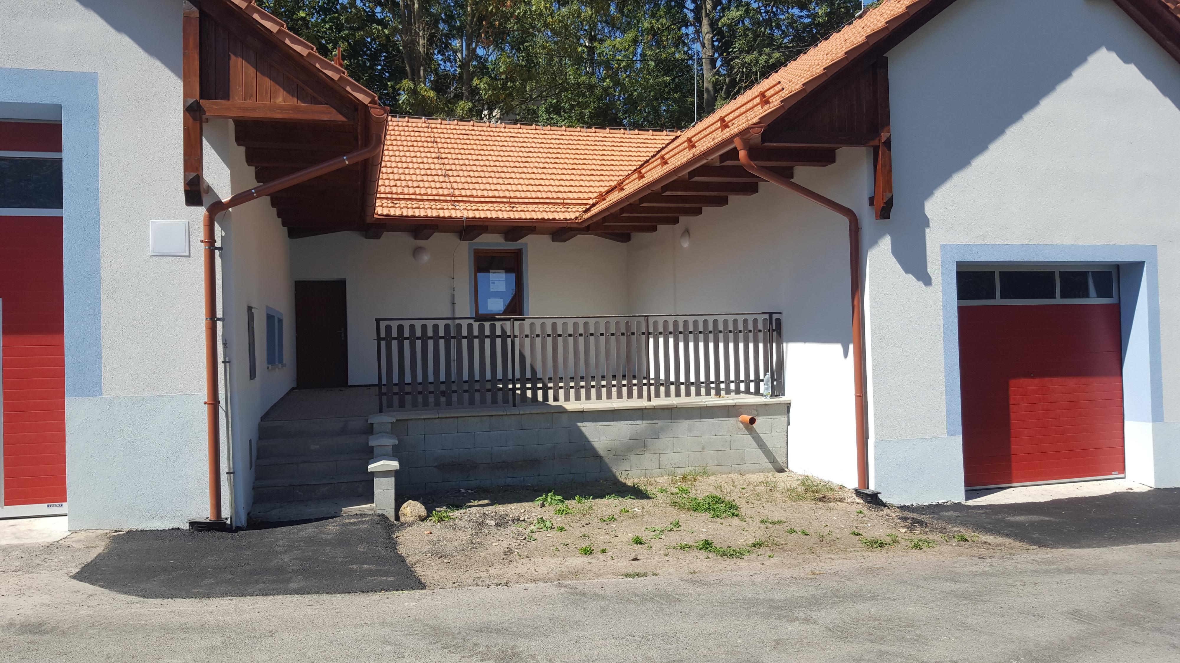 Výroba zakázkového nábytku Kunčina foto 4