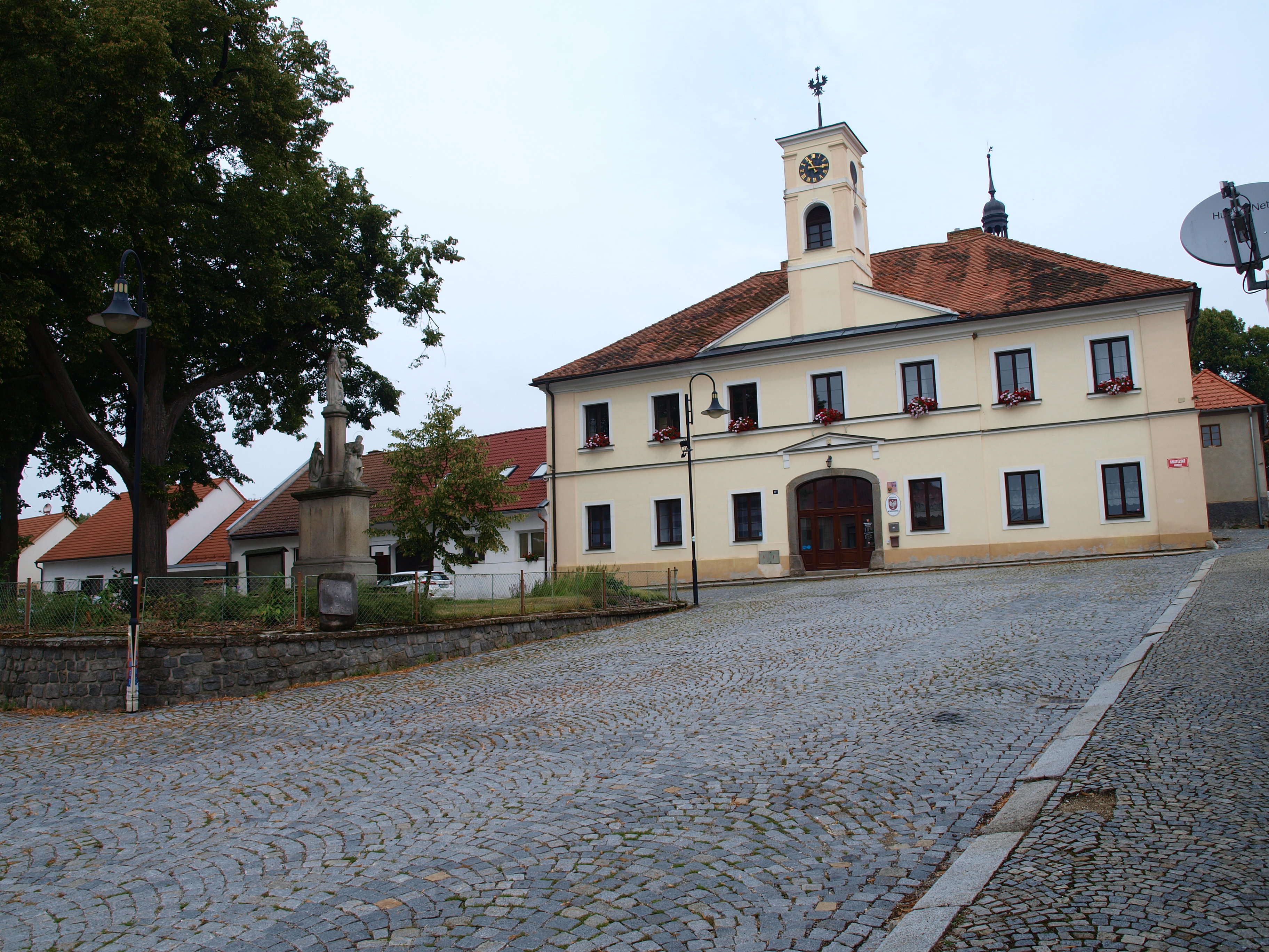 Radomyšl - úřad městyse foto 2