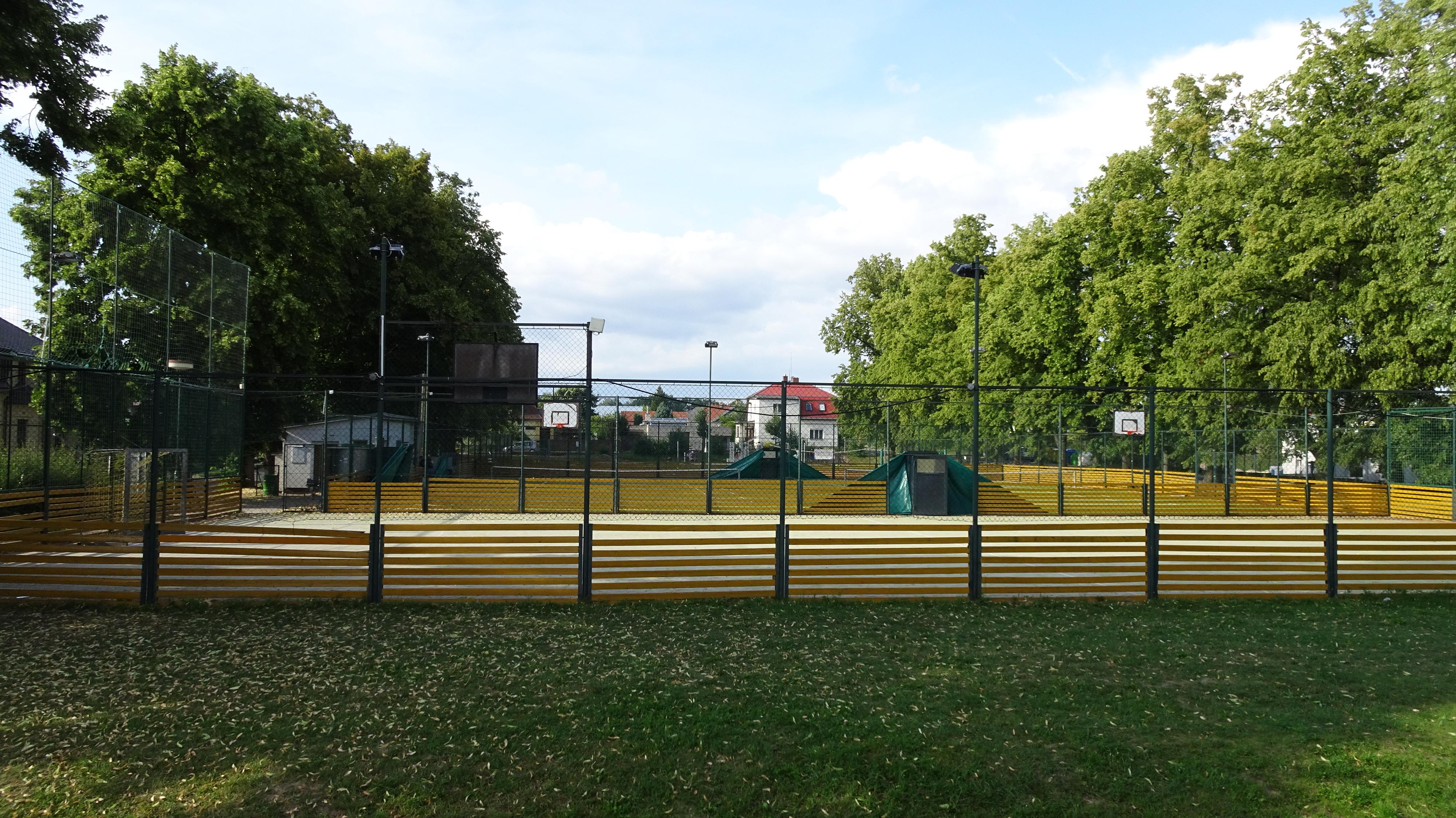 Město Kostelec nad Orlicí - Víceúčelové sportoviště foto 2