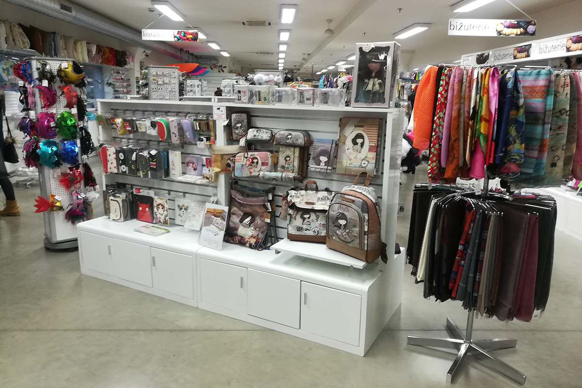 STOKLASA galanterie a látky foto 2