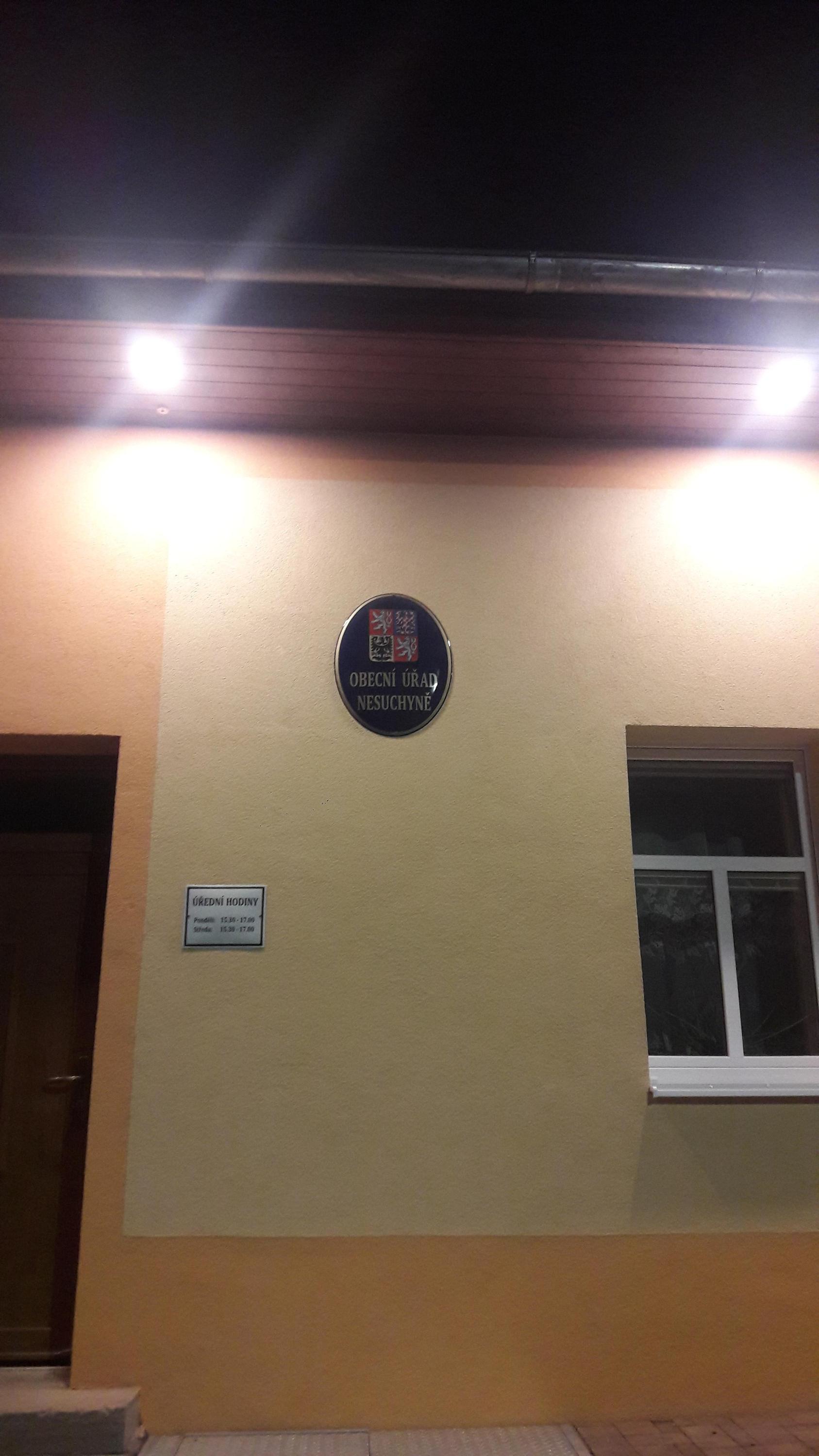 Nesuchyně - obecní úřad foto 2