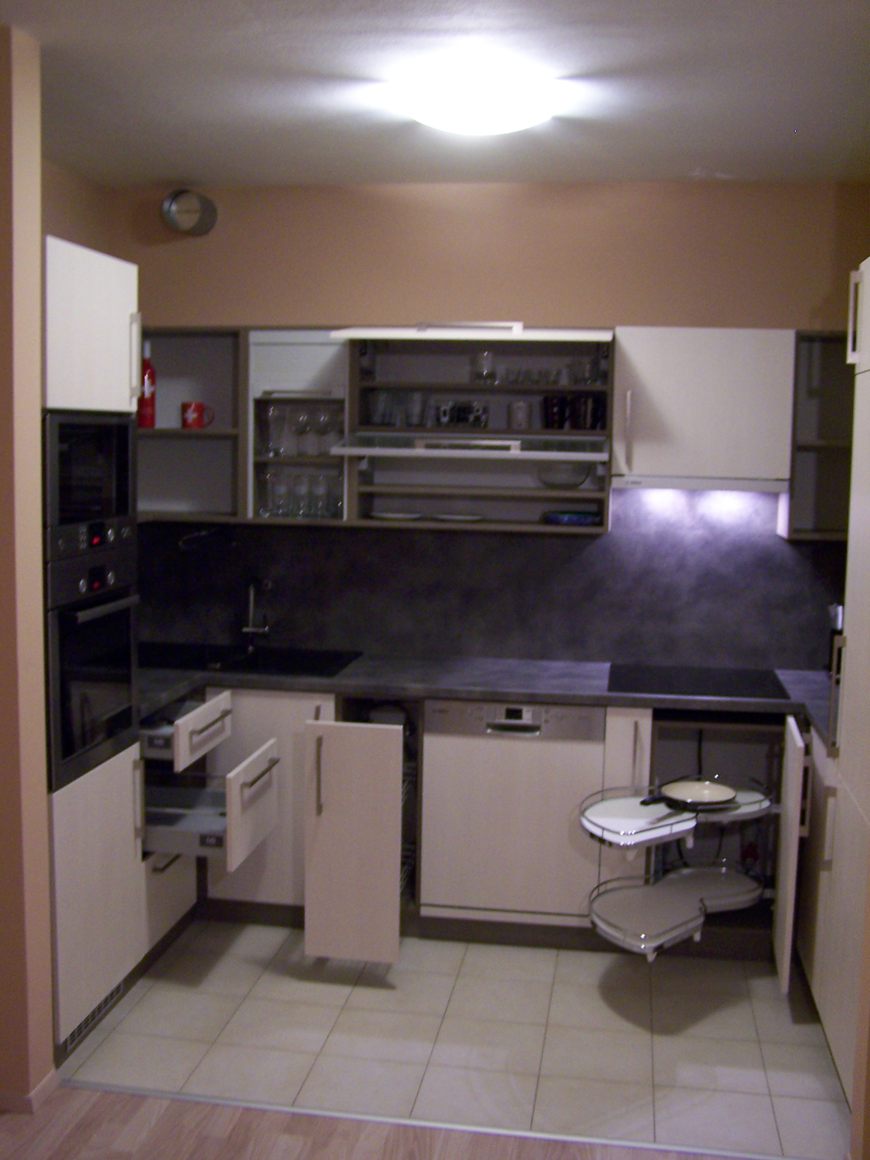 Výroba zakázkového nábytku Kunčina foto 2