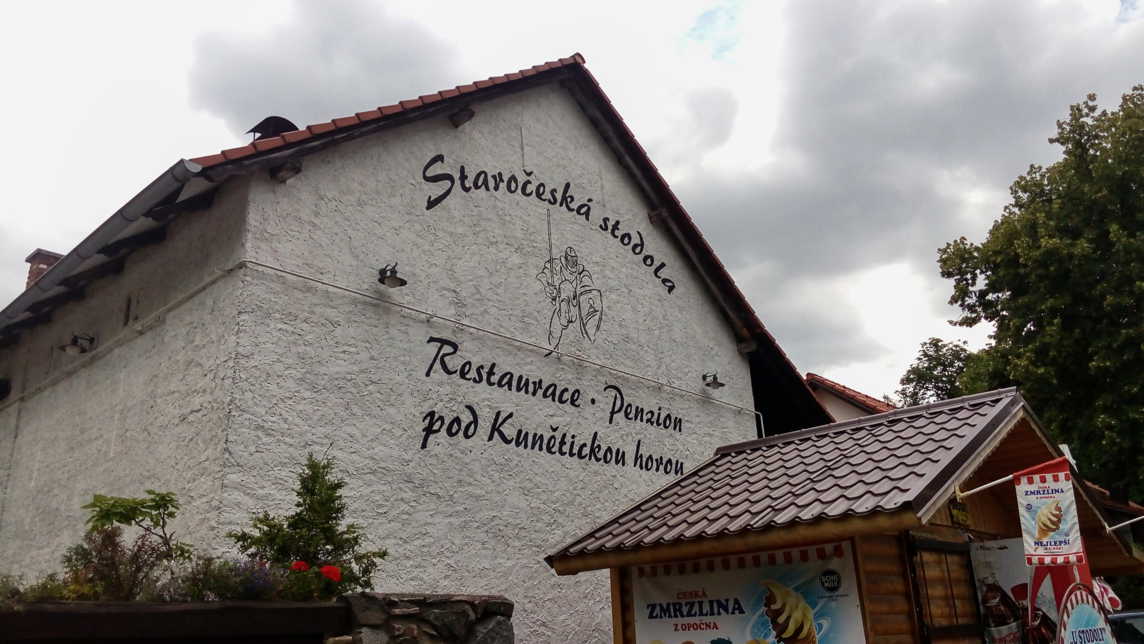 Restaurace pod Kunětickou horou, s.r.o. foto 2