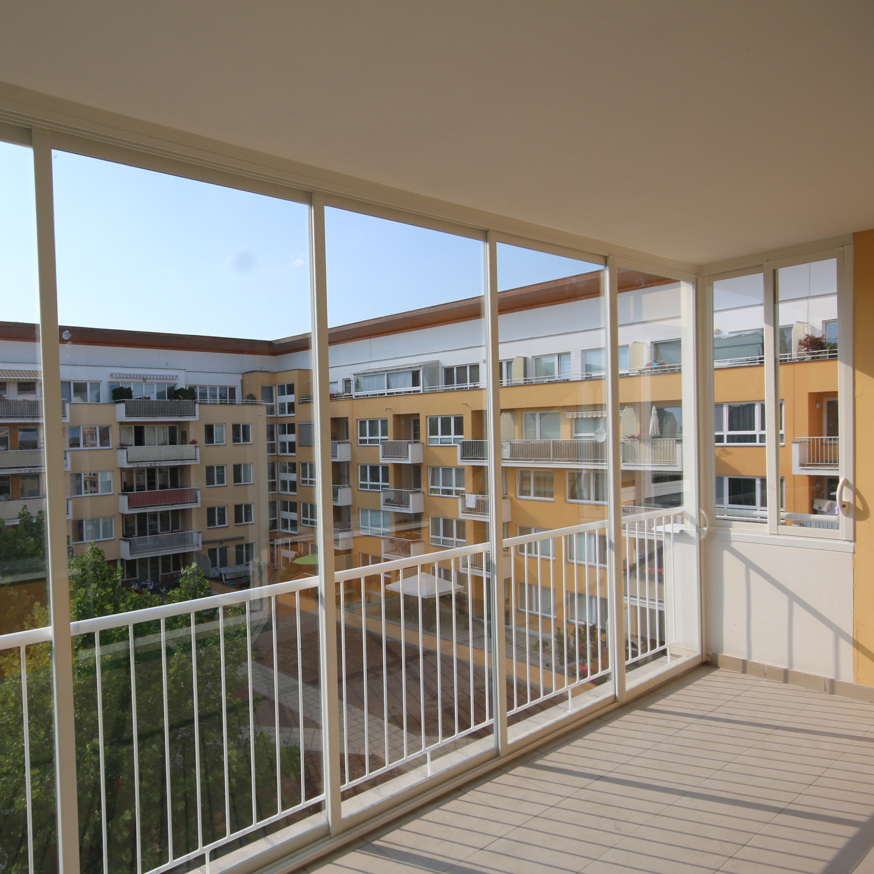 Zasklívání lodžií CABAL Moravia s.r.o foto 3