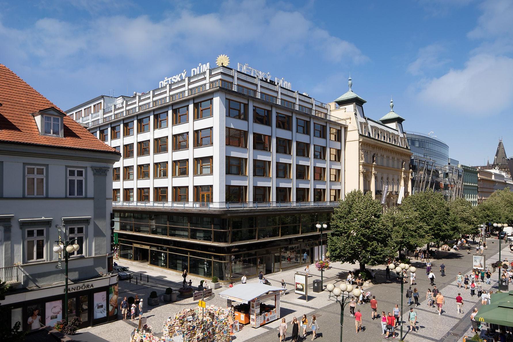 První rodinná a.s.