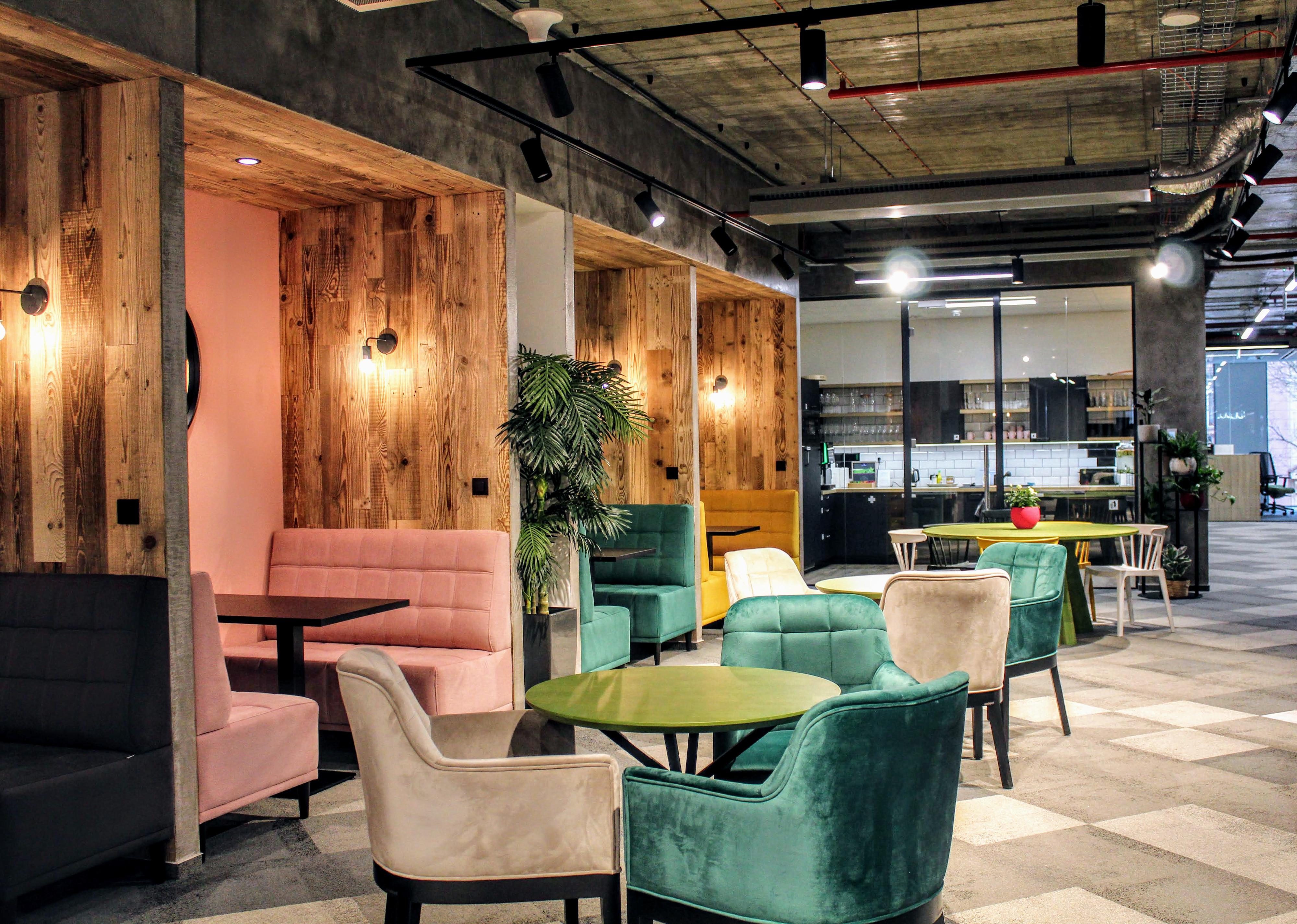 Scott.Weber Workspace – Praga Studios foto 4
