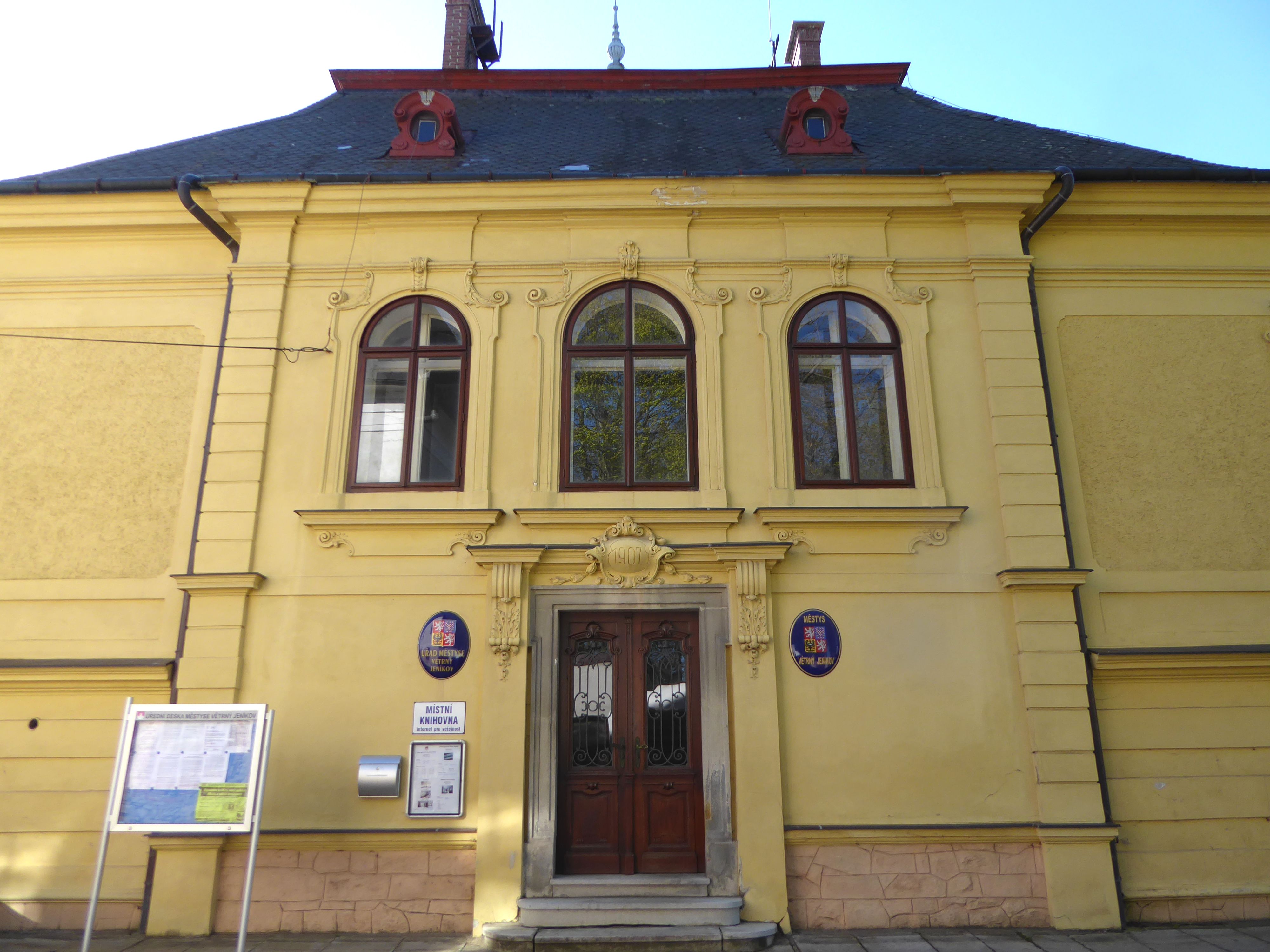Větrný Jeníkov - úřad městyse foto 2