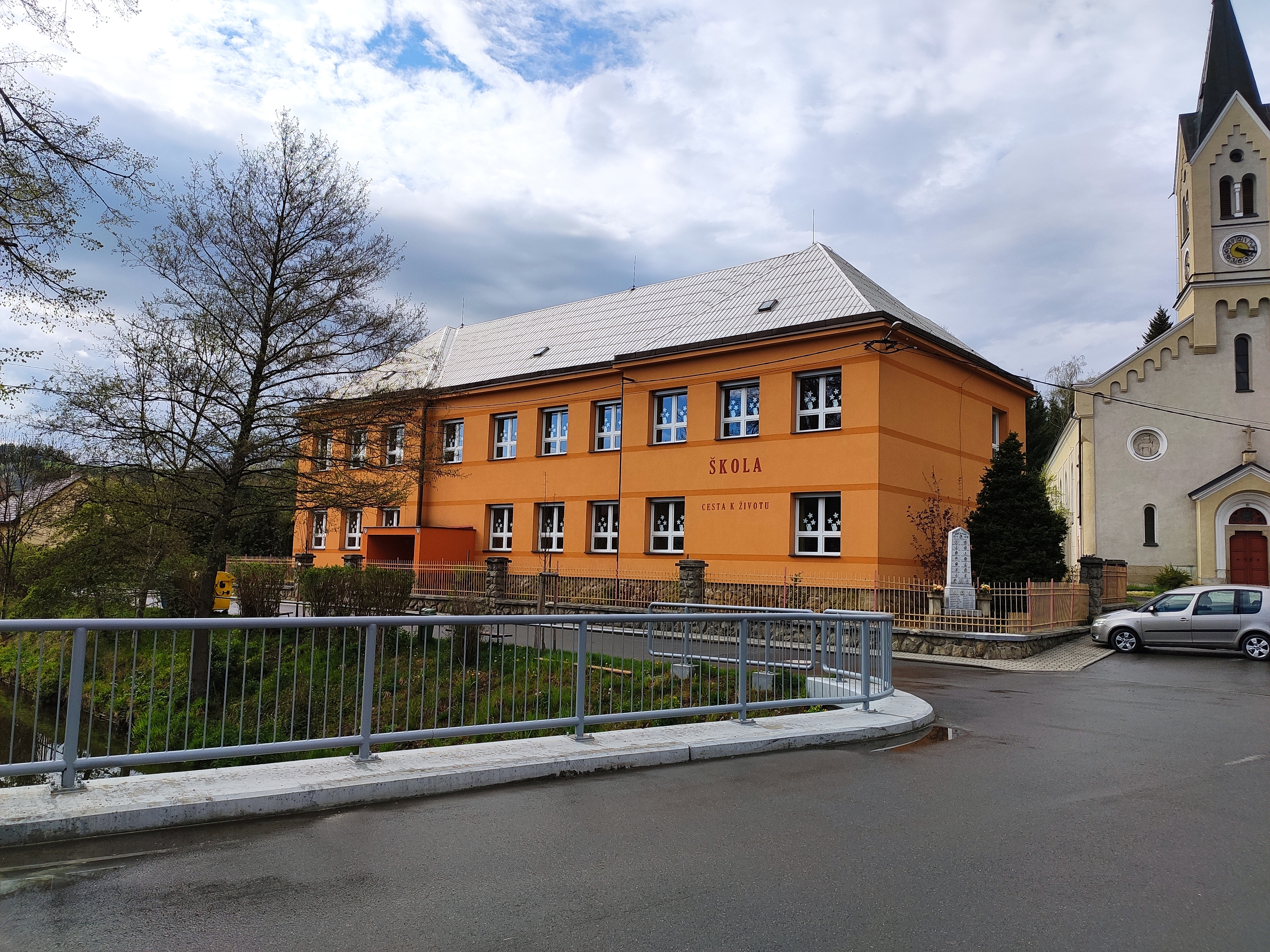 Základní škola Ratiboř foto 2