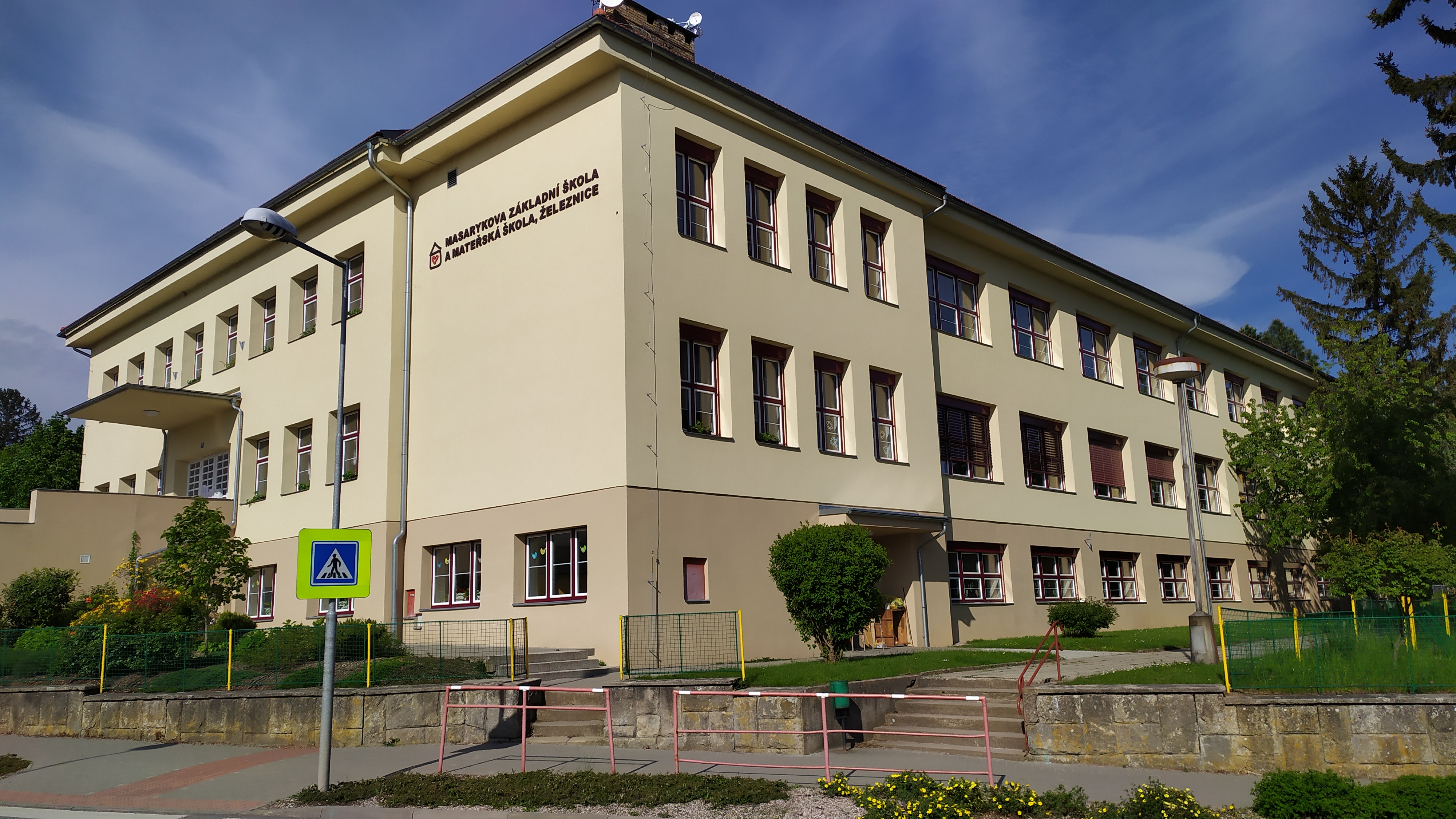 Masarykova ZŠ a MŠ Železnice foto 3