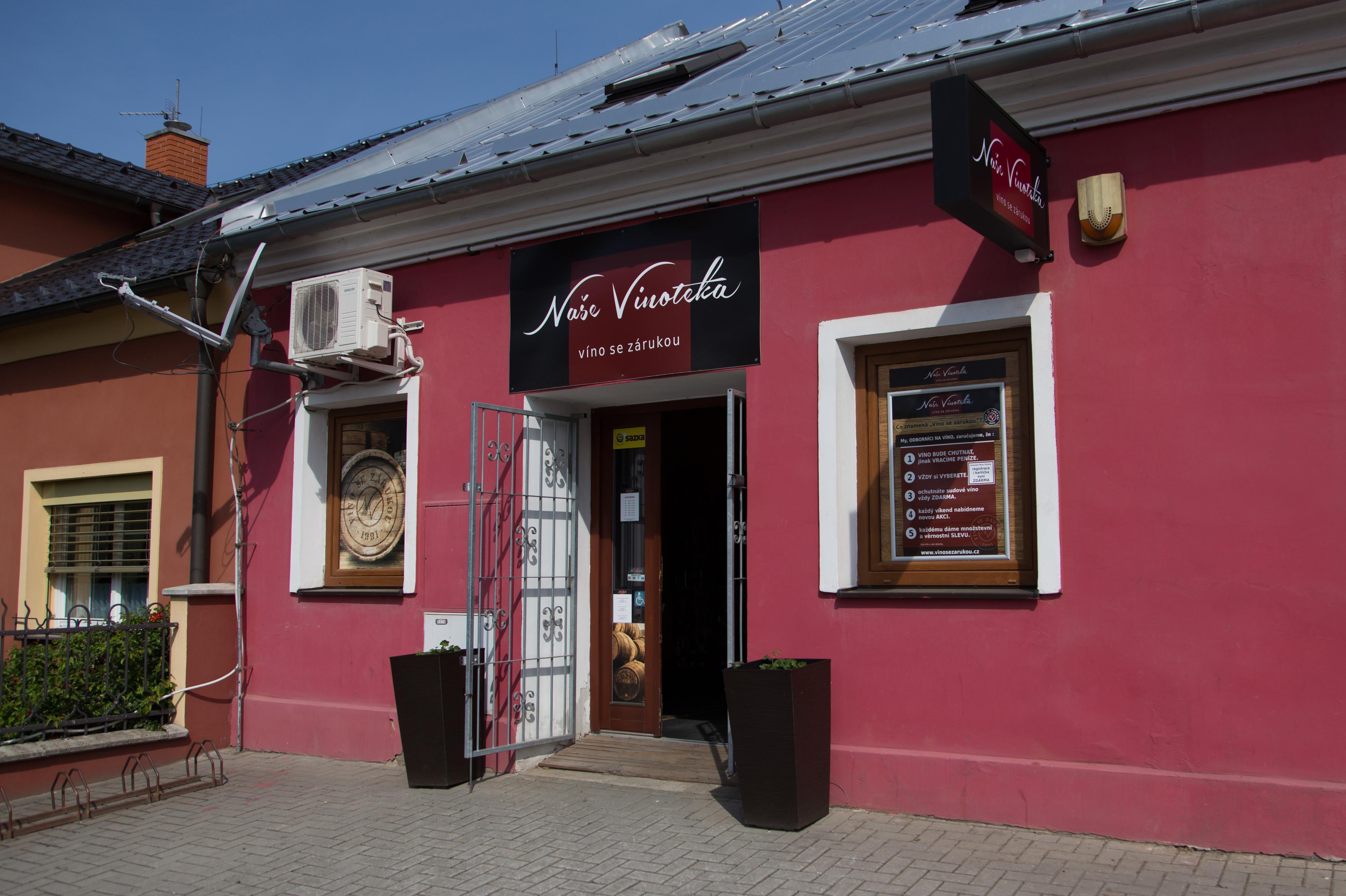 Naše Vinotéka - víno se zárukou