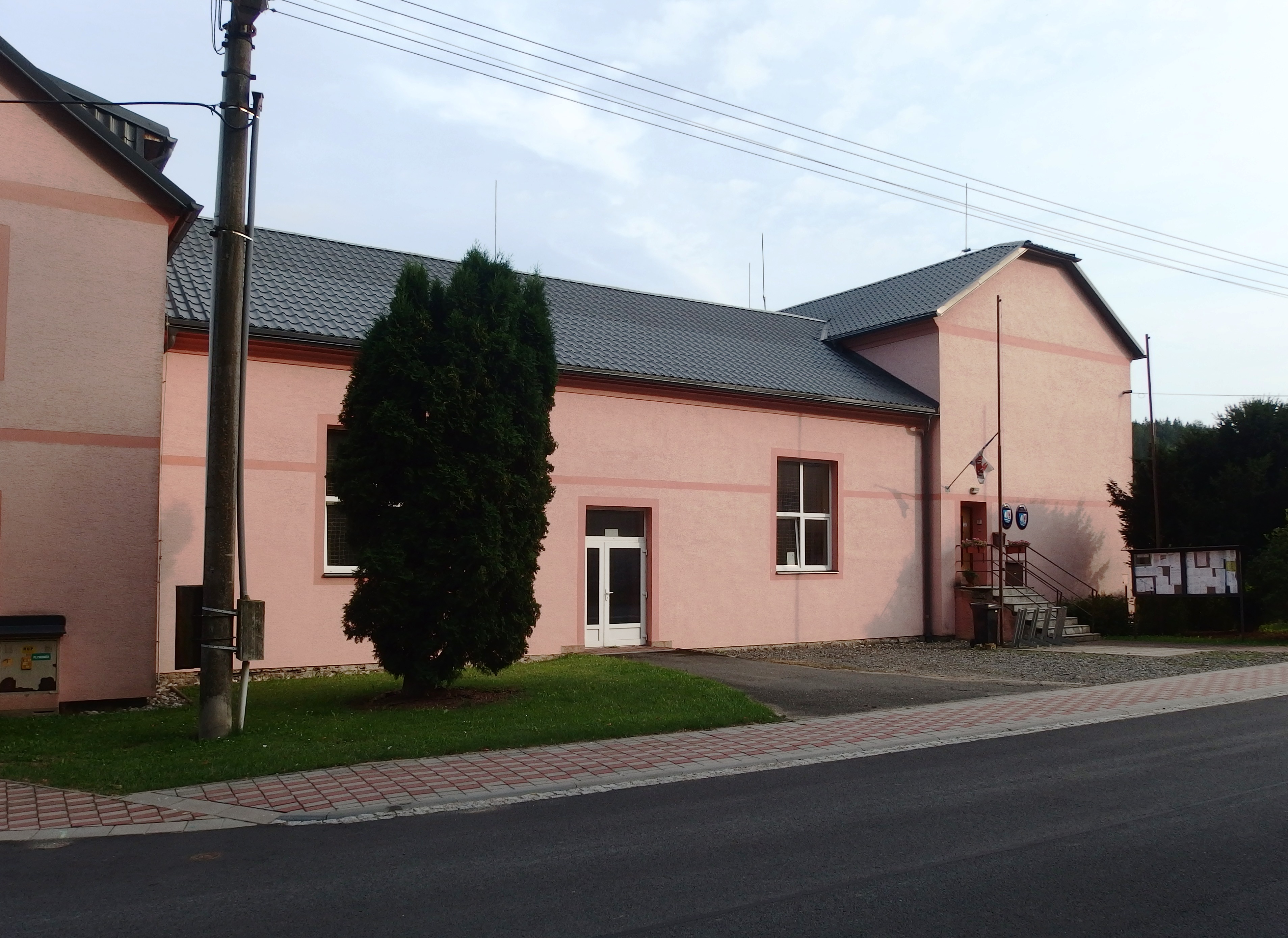 Nemile - obecní úřad