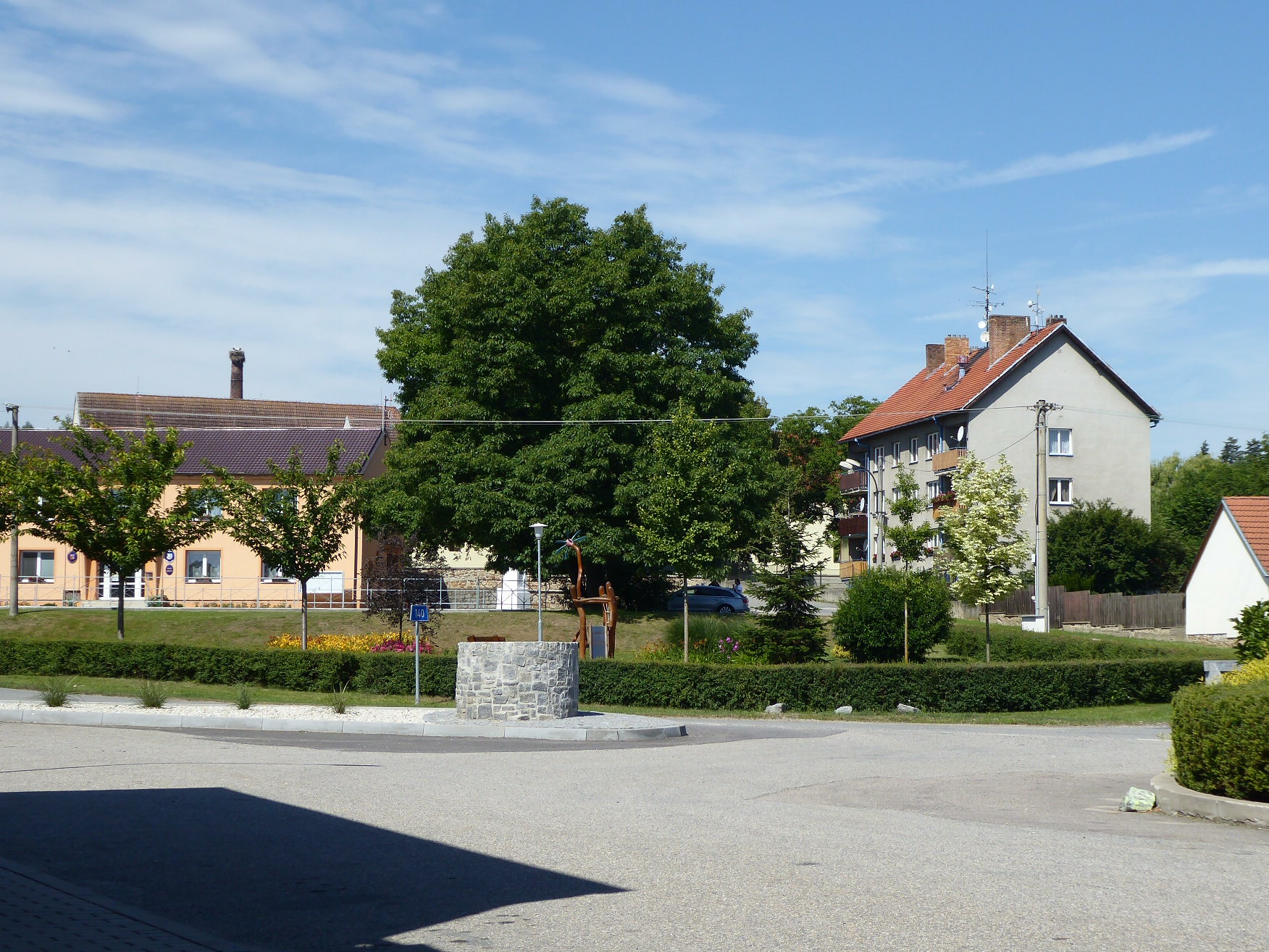 Drahonice - obecní úřad foto 2