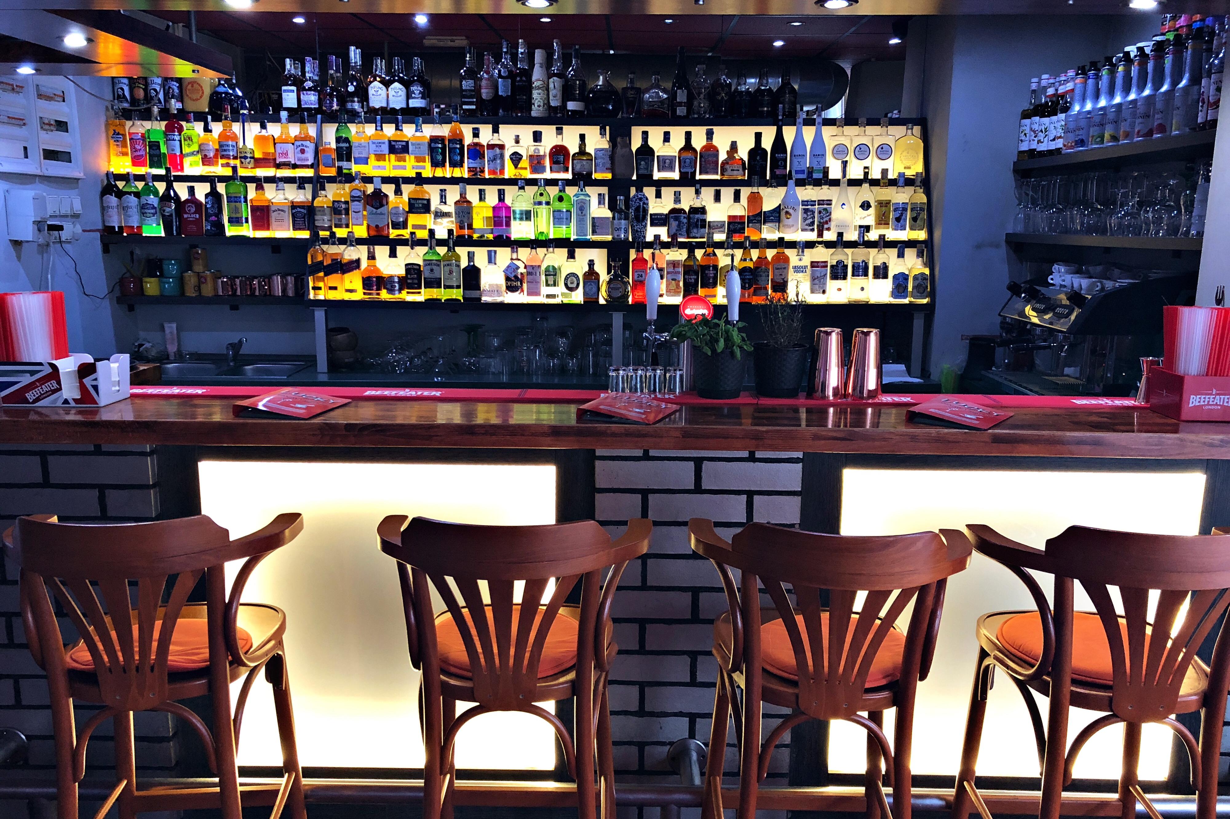 LUCKY Cocktail & Coffee Bar