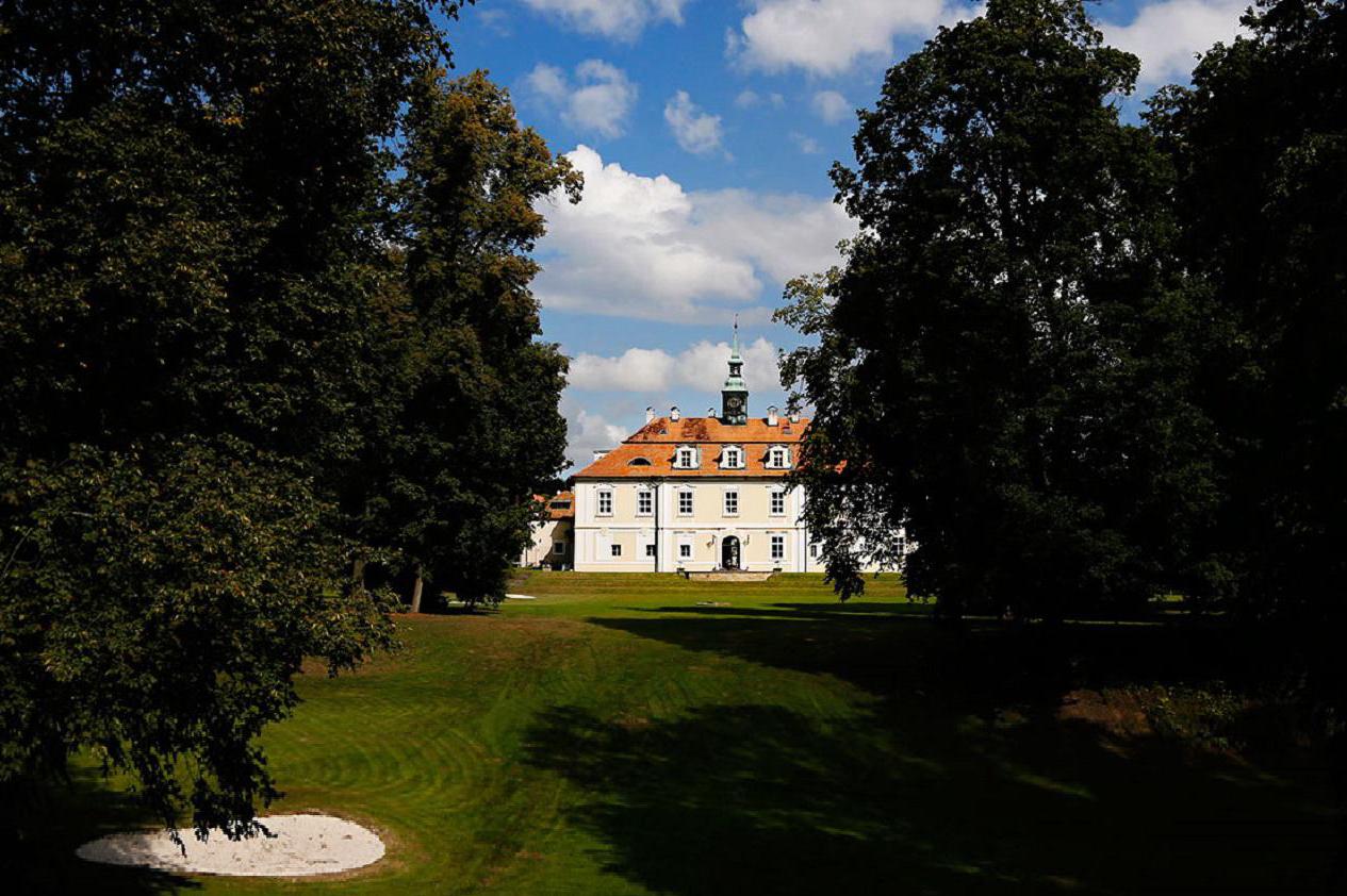 Zámek Berštejn - tenisové kurty