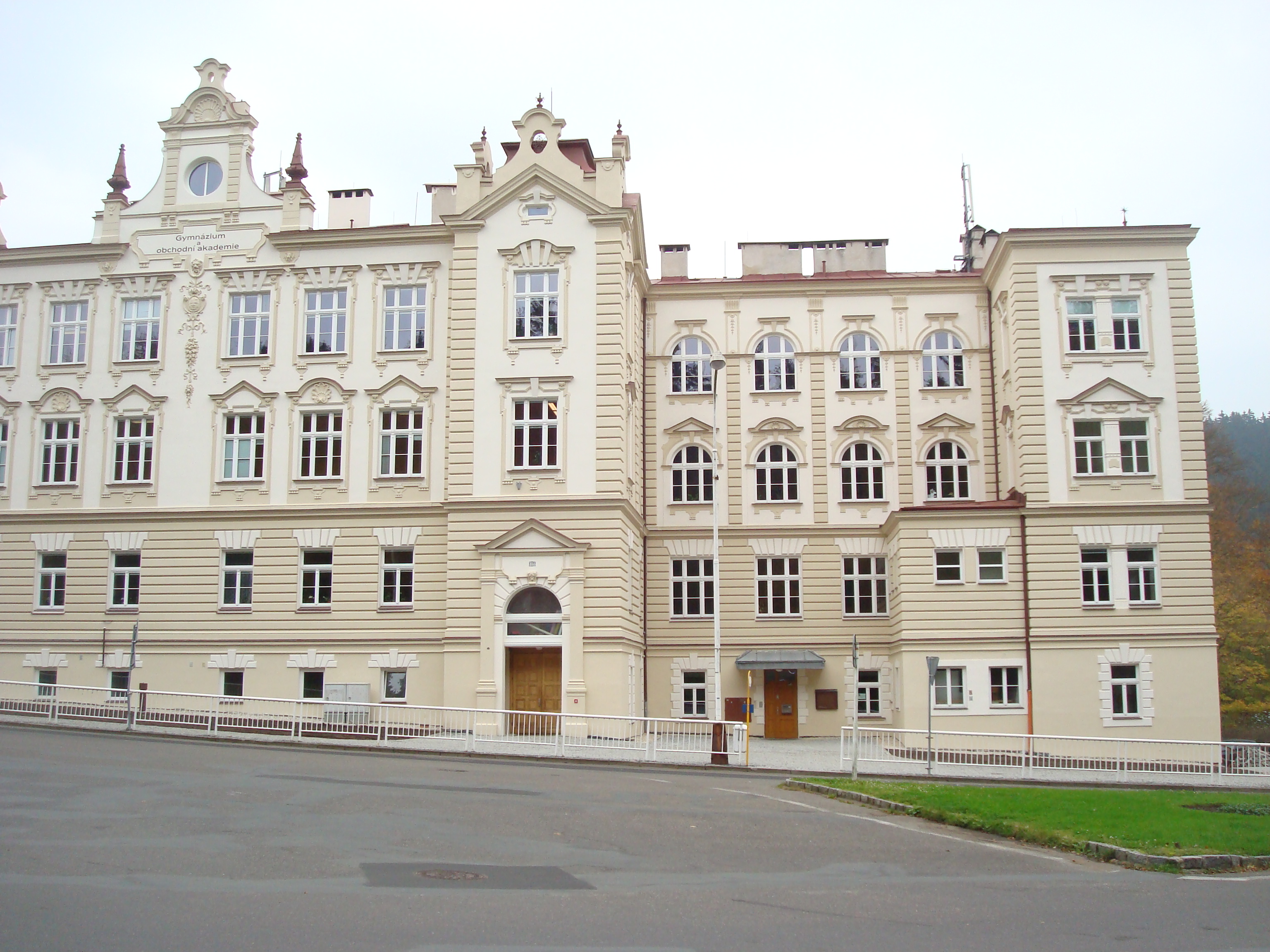 Gymnázium a obchodní akademie Mariánské Lázně foto 2