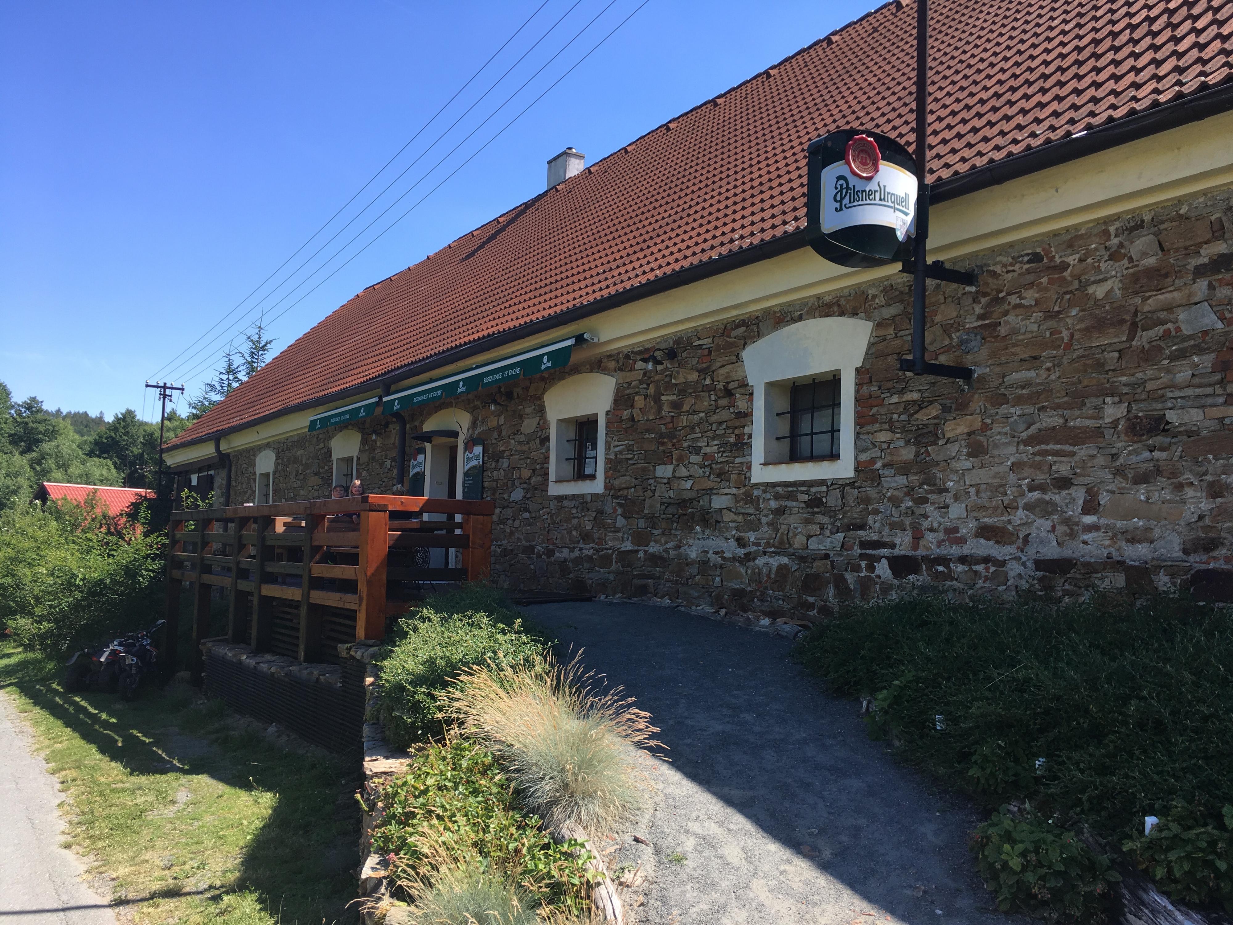 Restaurace Ve Dvoře