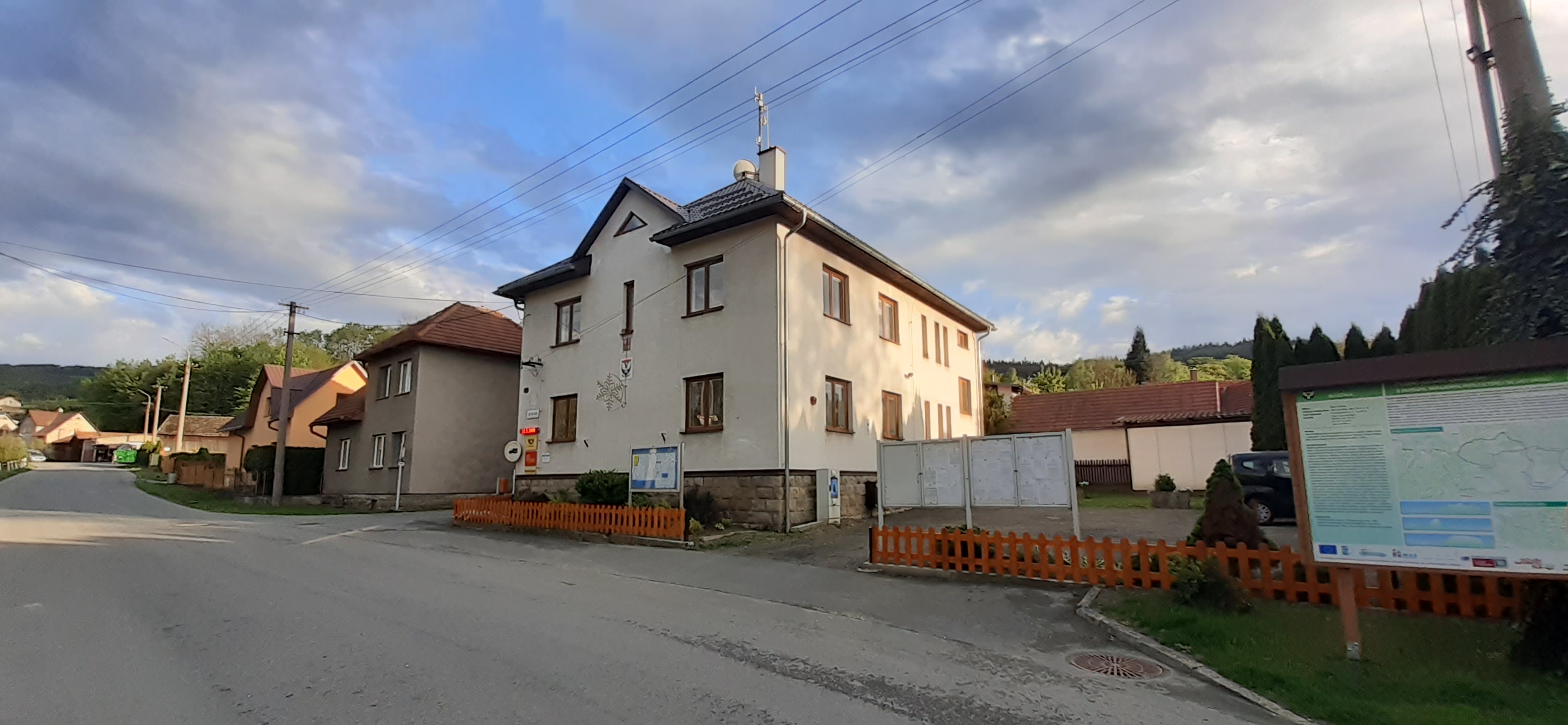 Růžďka - obecní úřad foto 2
