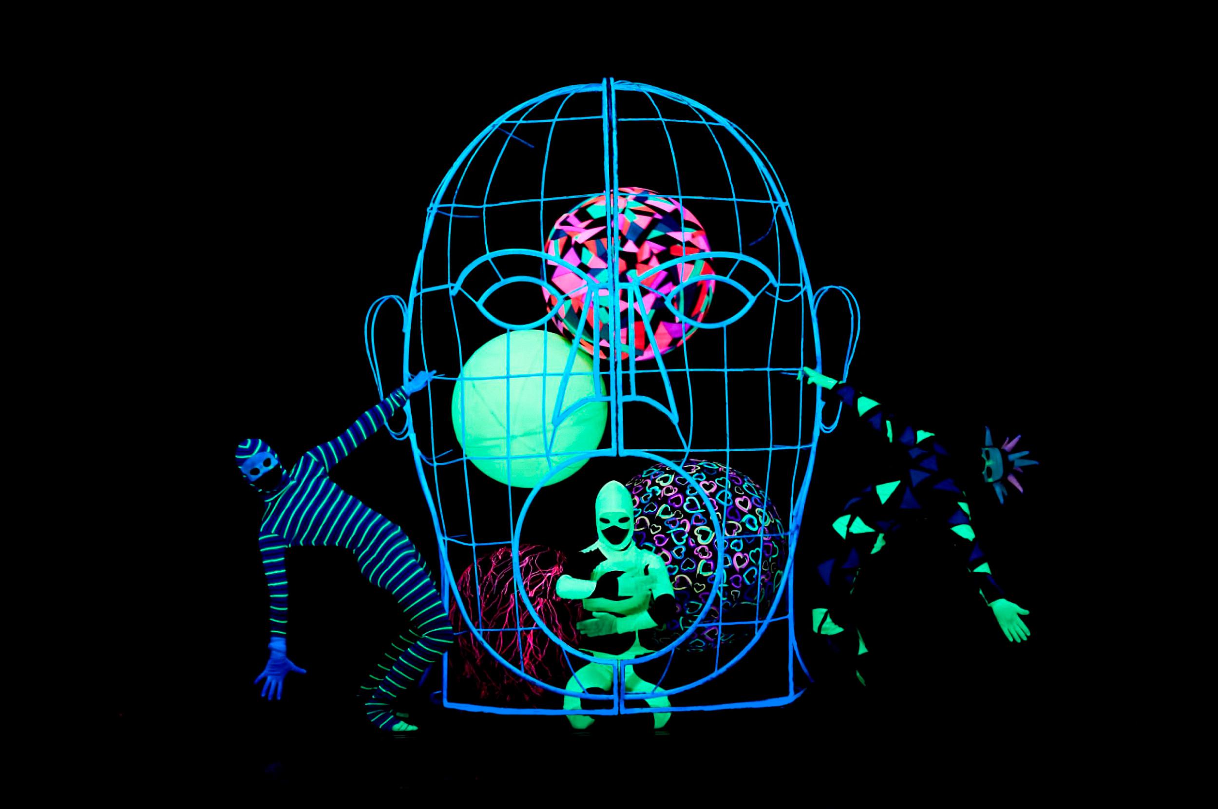 WOW SHOW - Black light theatre