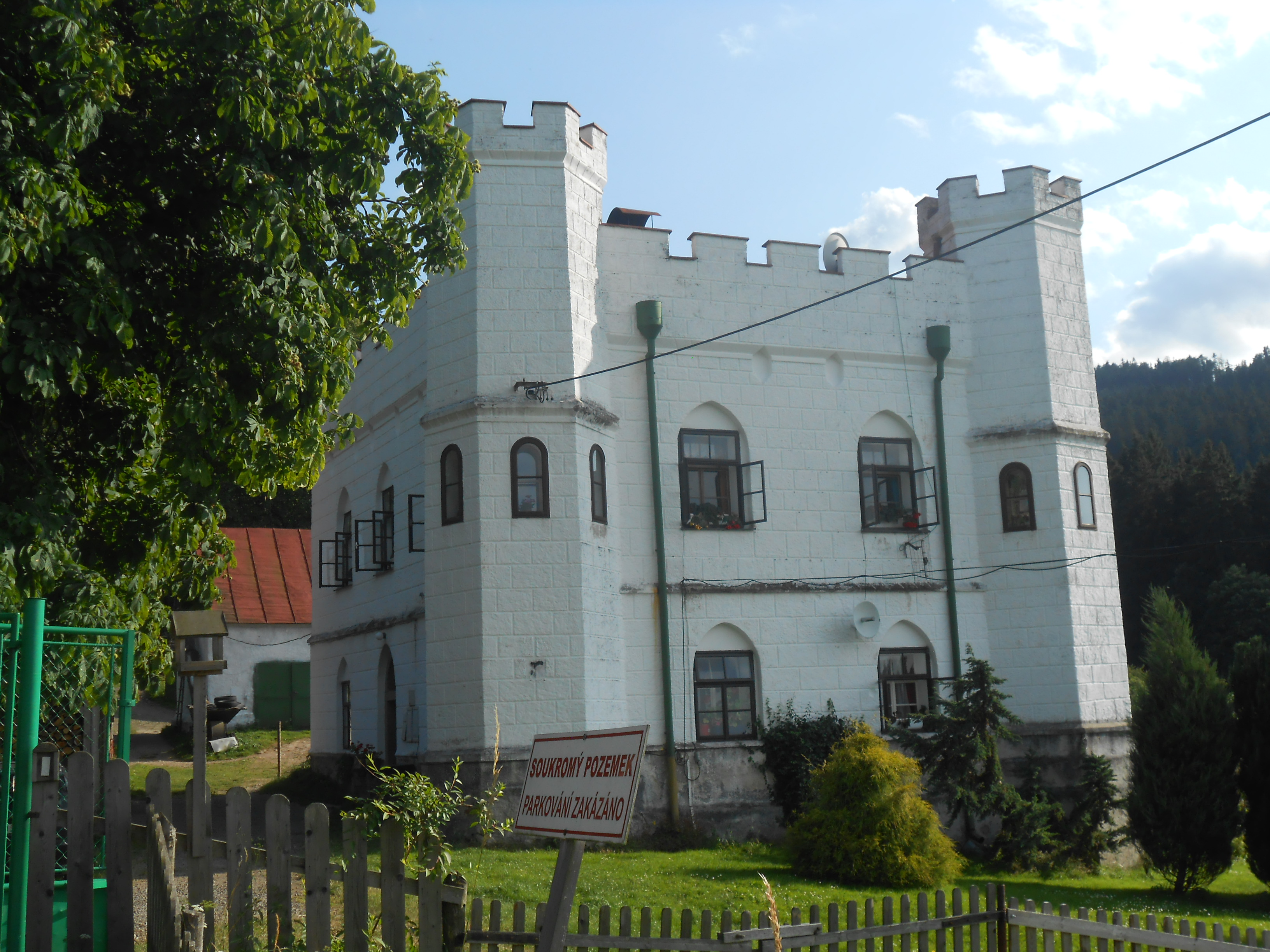 Lovecký zámeček Zaluží