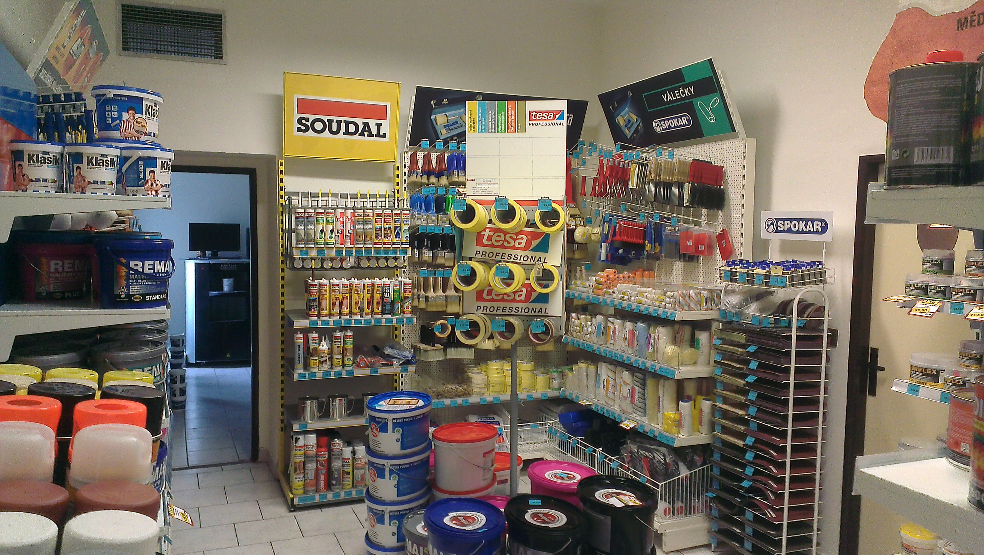BARVY A LAKY DROGERIE foto 4